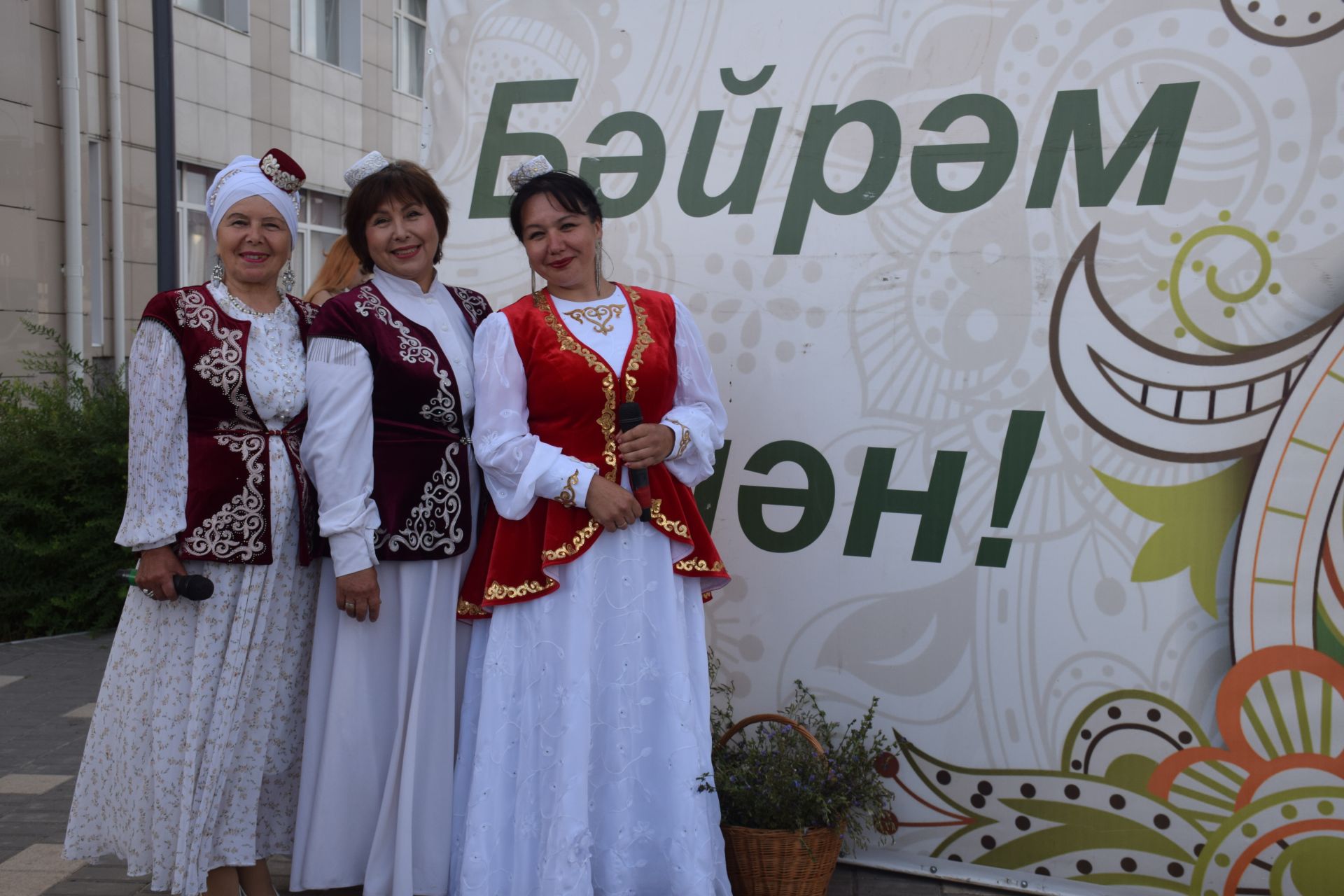 В сквере «Театральный» чествовали юбиляров семейной жизни