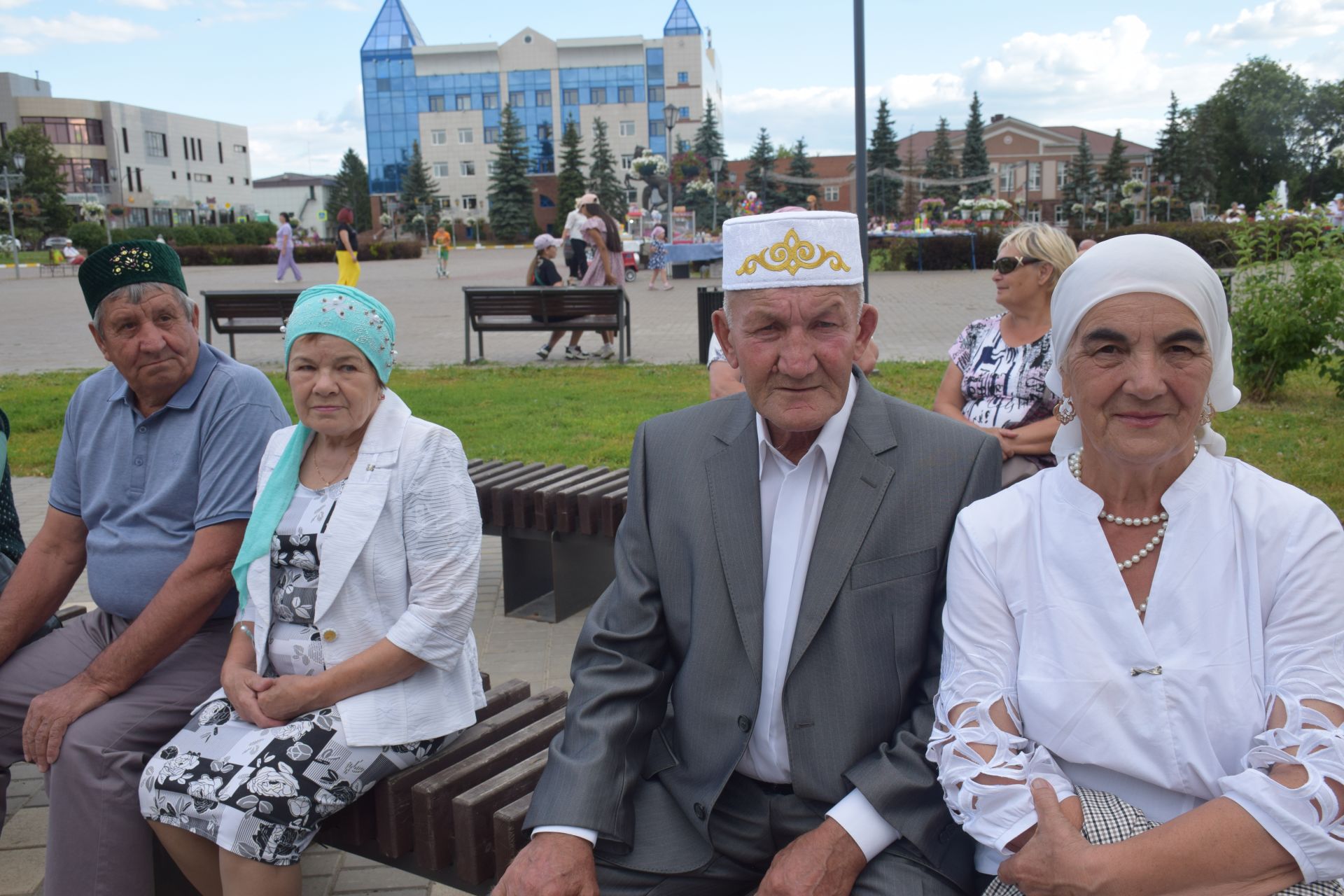 В сквере «Театральный» чествовали юбиляров семейной жизни