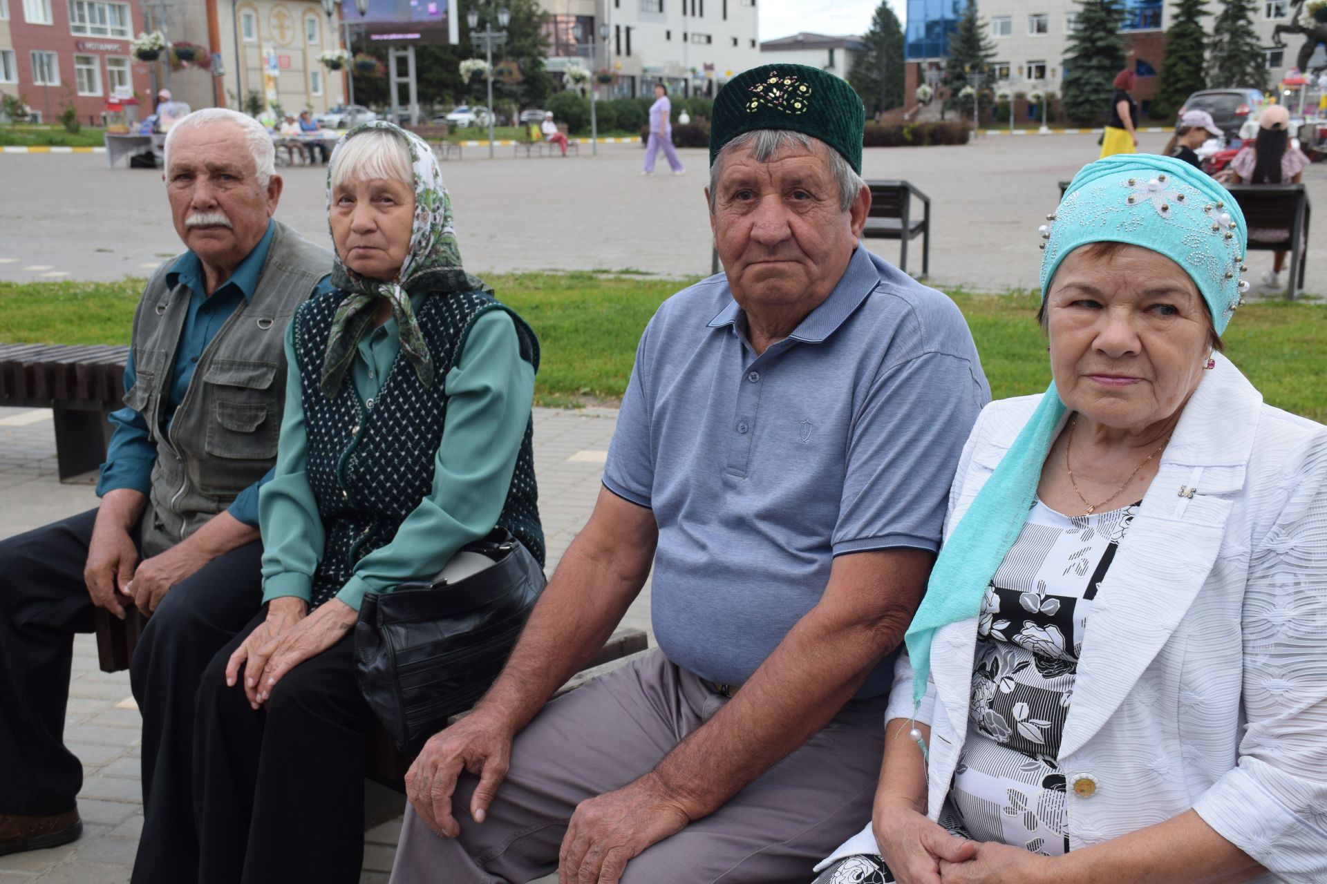 В сквере «Театральный» чествовали юбиляров семейной жизни