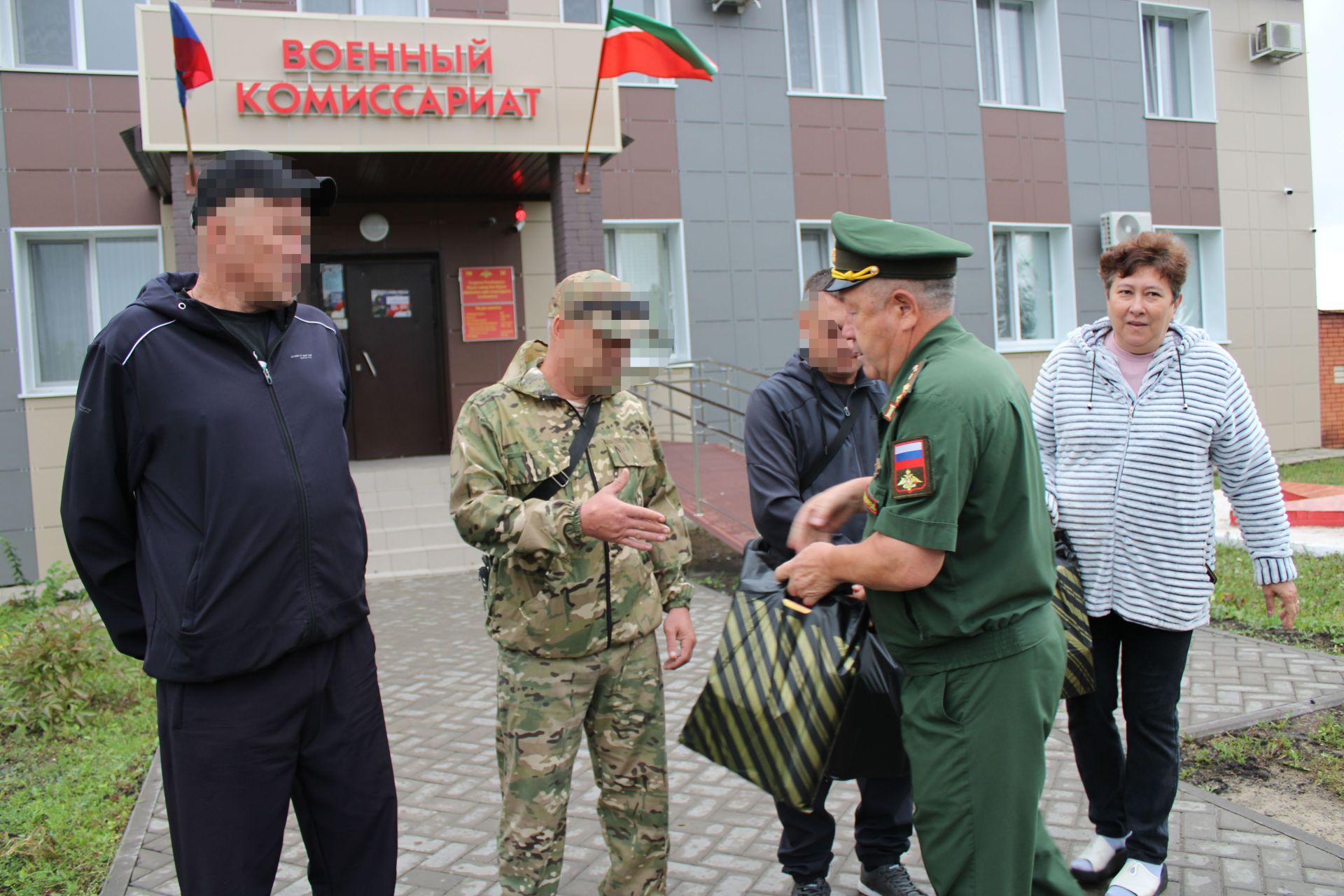 Еще трое нурлатцев отправились на СВО по контракту