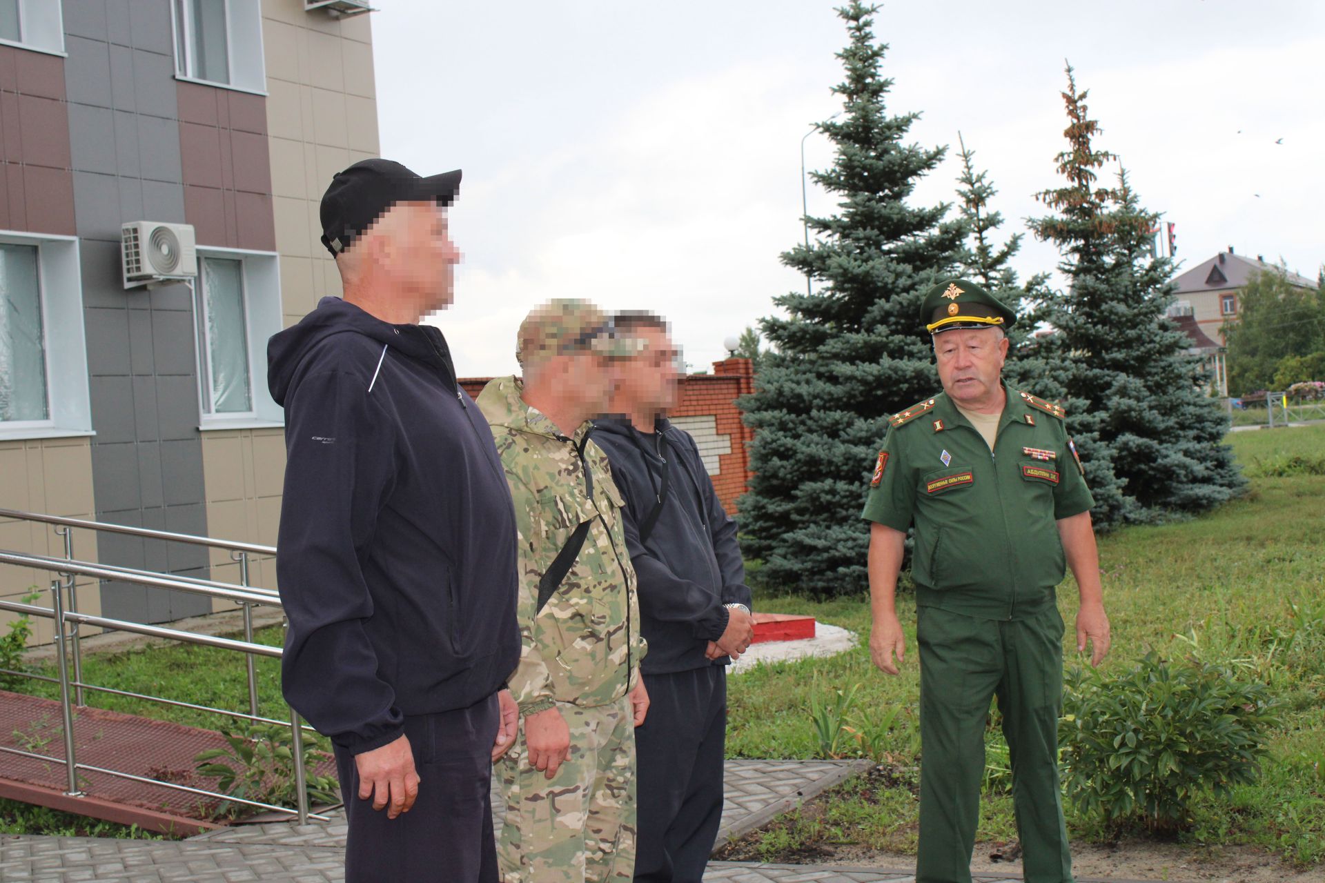 Еще трое нурлатцев отправились на СВО по контракту