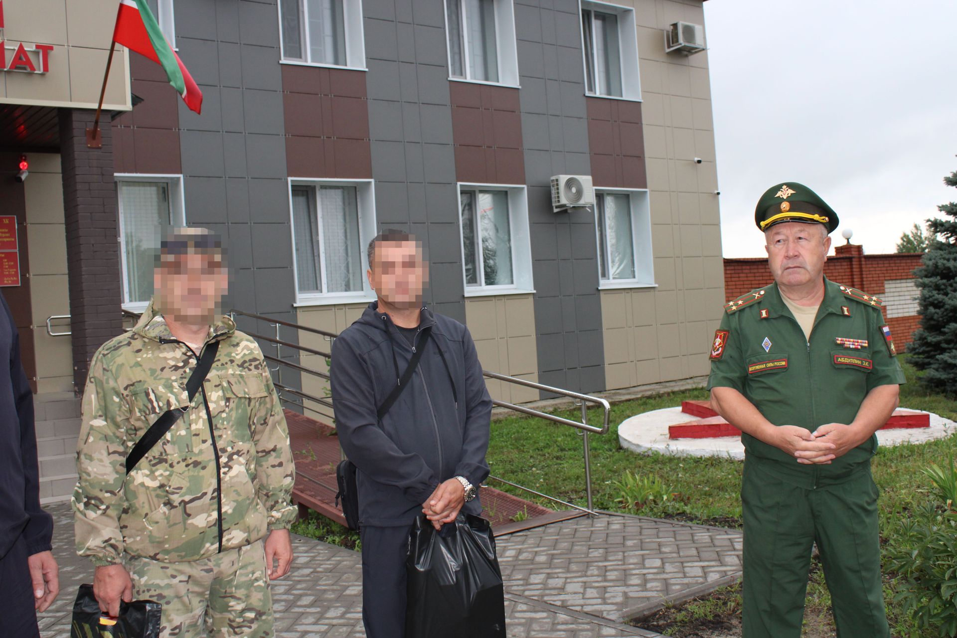 Еще трое нурлатцев отправились на СВО по контракту