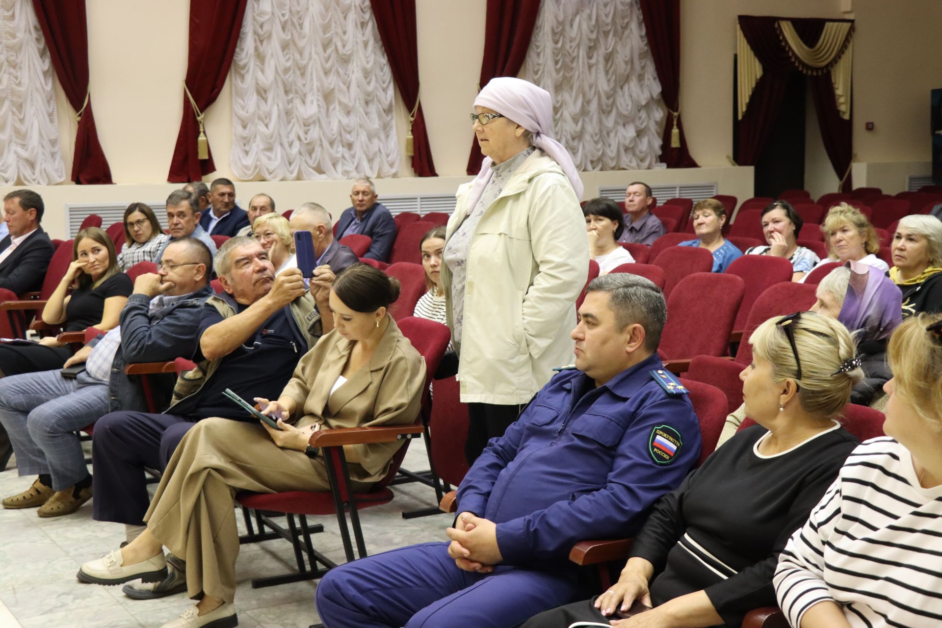 В Нурлате встречи населения с руководством района начались с мкр.сахароваров