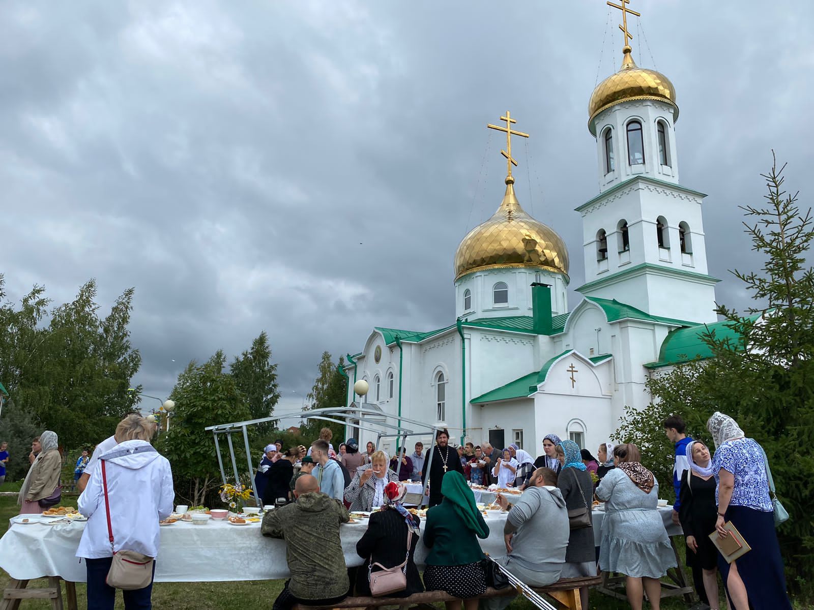 Родственники участников спецоперации стали гостями встречи в храме пророка Божия Илии