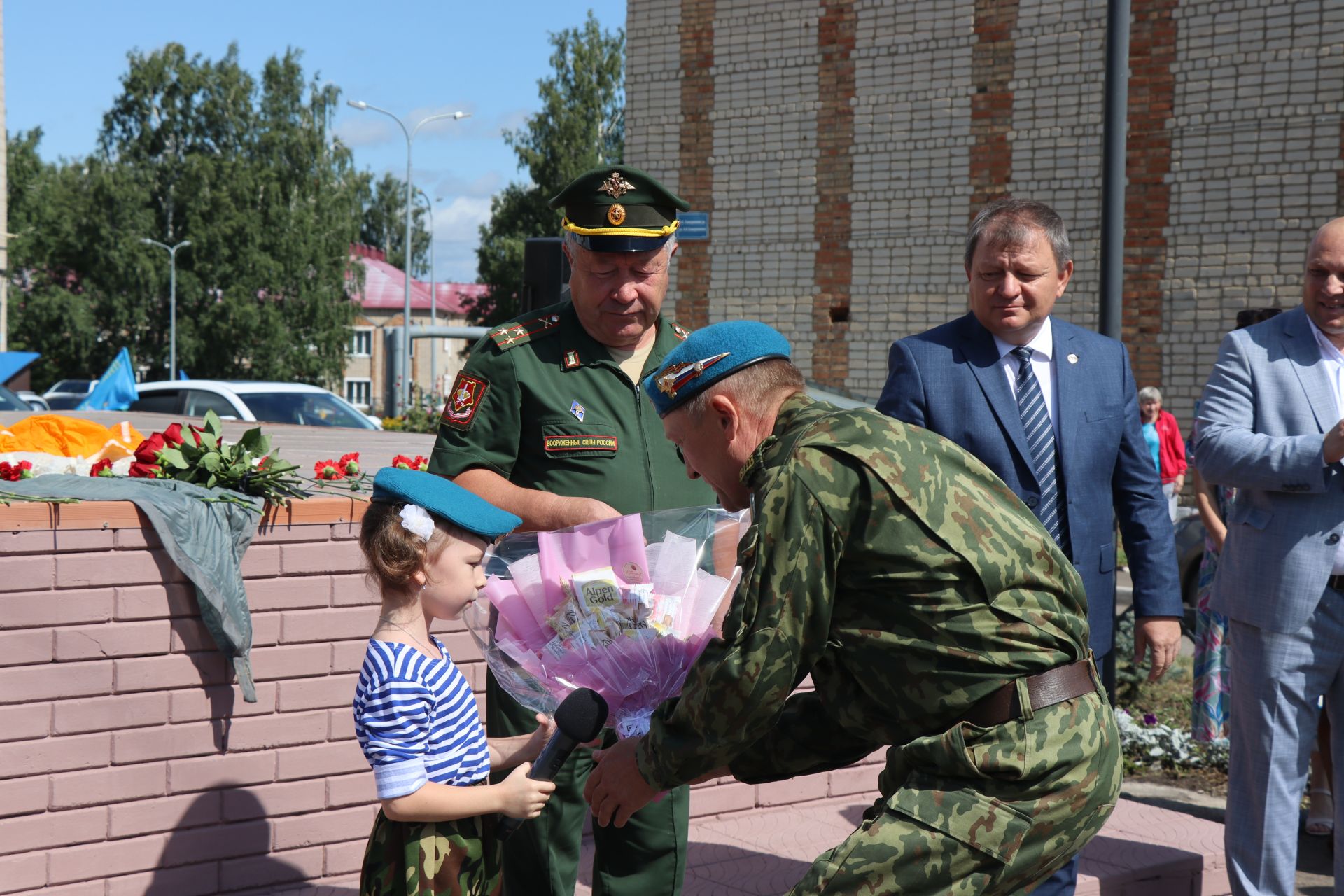 В праздновании Дня ВДВ в Нурлате принял участие боец СВО