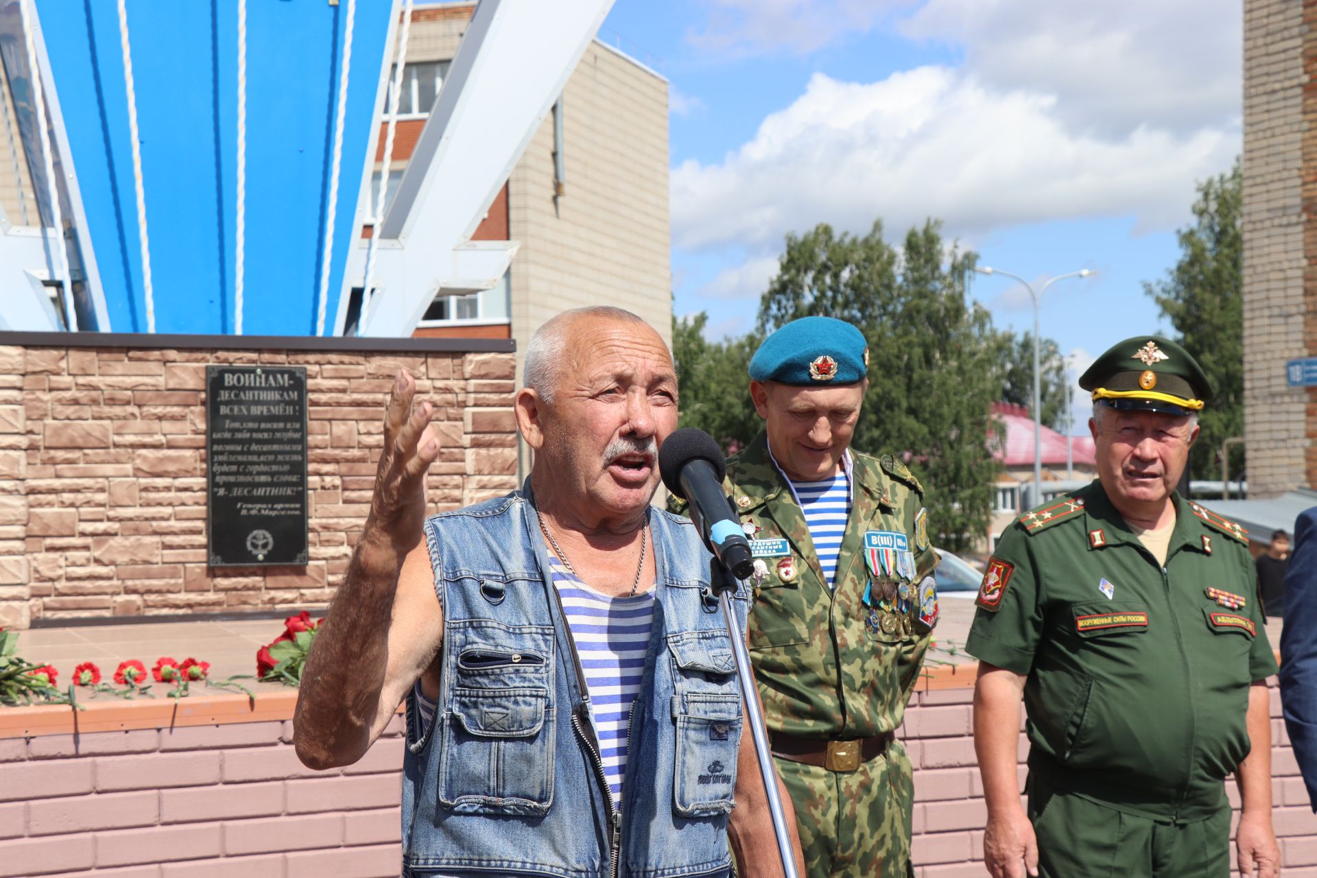 В праздновании Дня ВДВ в Нурлате принял участие боец СВО