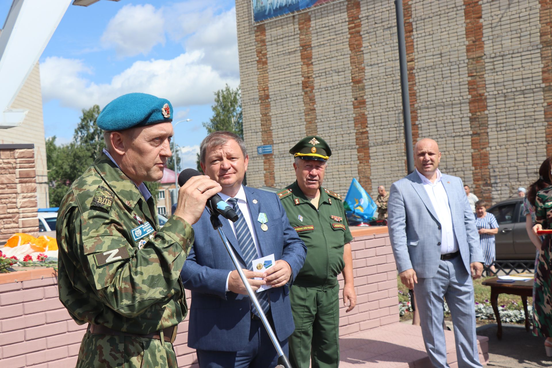 В праздновании Дня ВДВ в Нурлате принял участие боец СВО