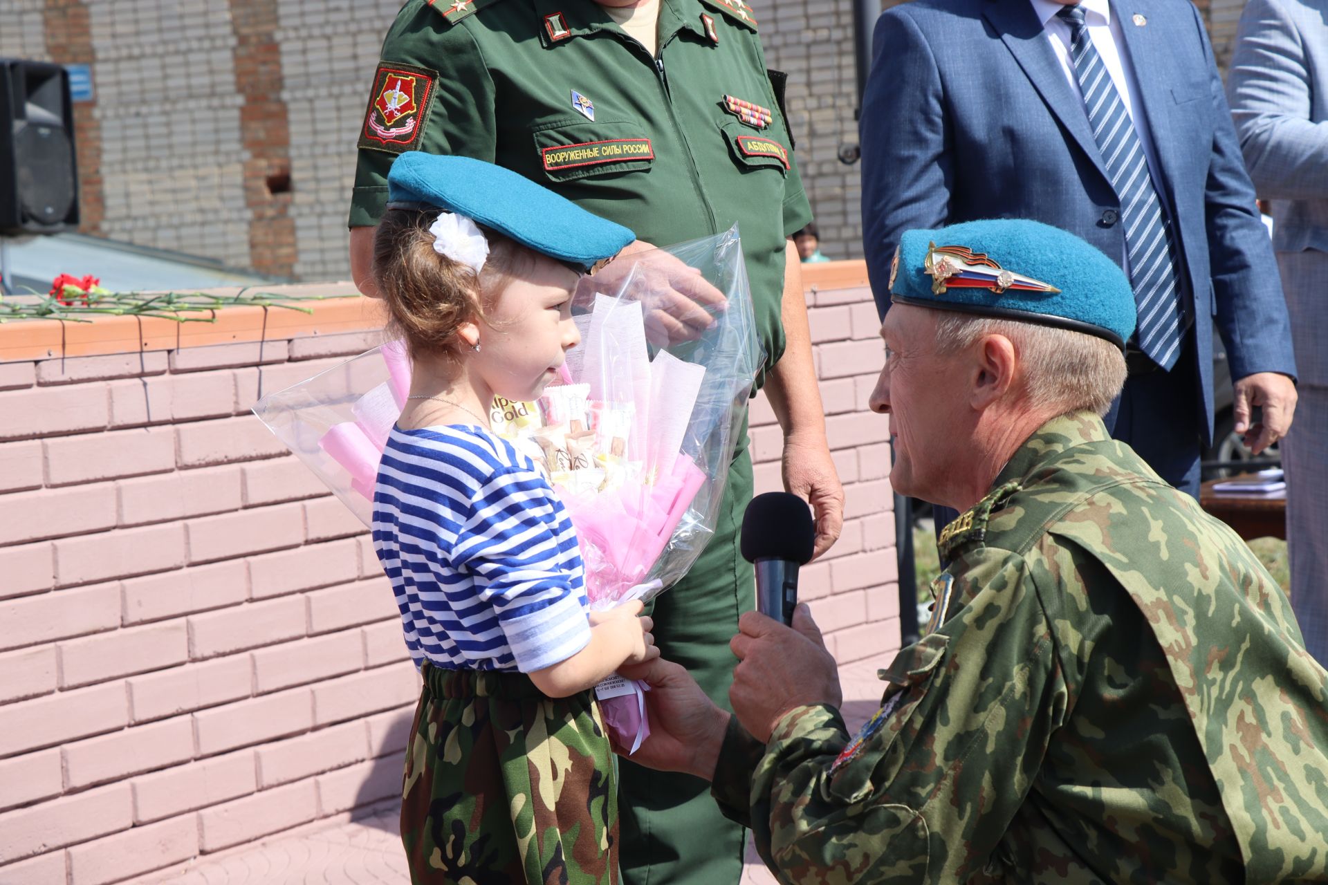 В праздновании Дня ВДВ в Нурлате принял участие боец СВО