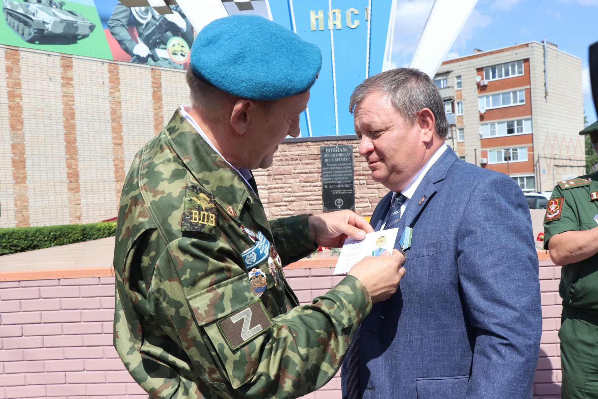 В праздновании Дня ВДВ в Нурлате принял участие боец СВО