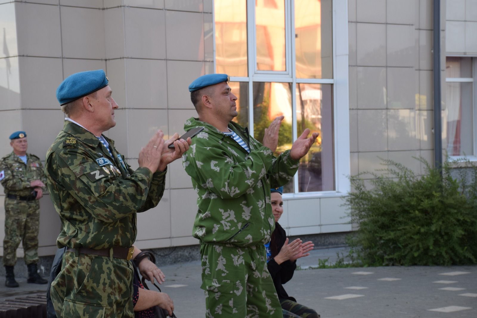 Праздничные мероприятия в День ВДВ завершились в сквере «Театральный»