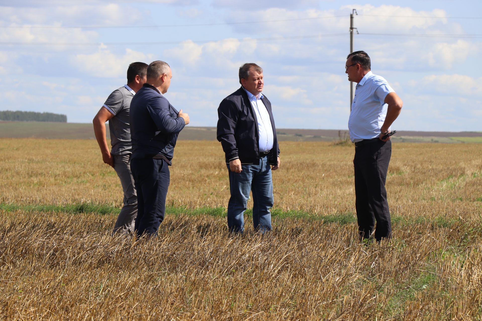 В Нурлатском районе наградили первого комбайнера-тысячника