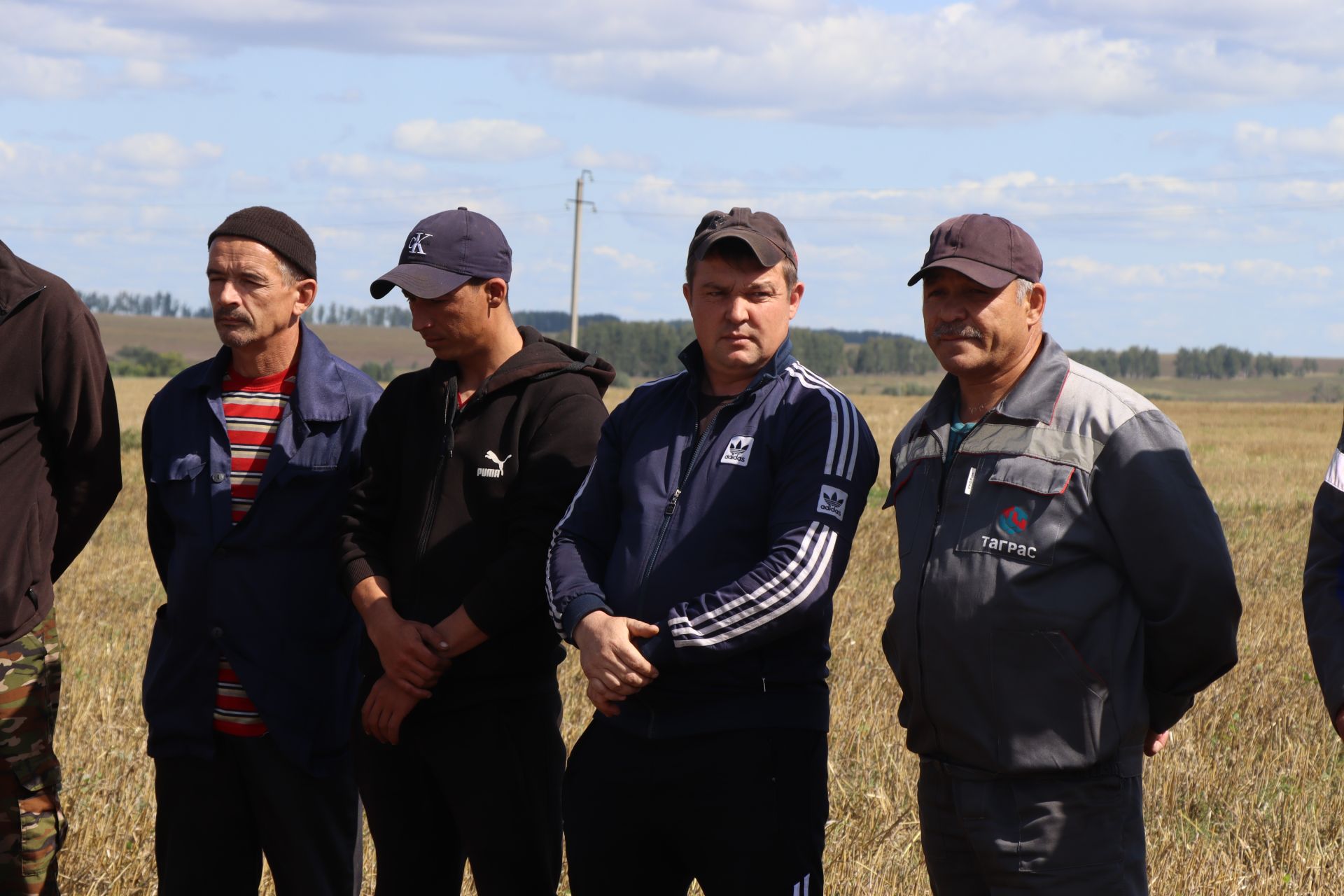 В Нурлатском районе наградили первого комбайнера-тысячника