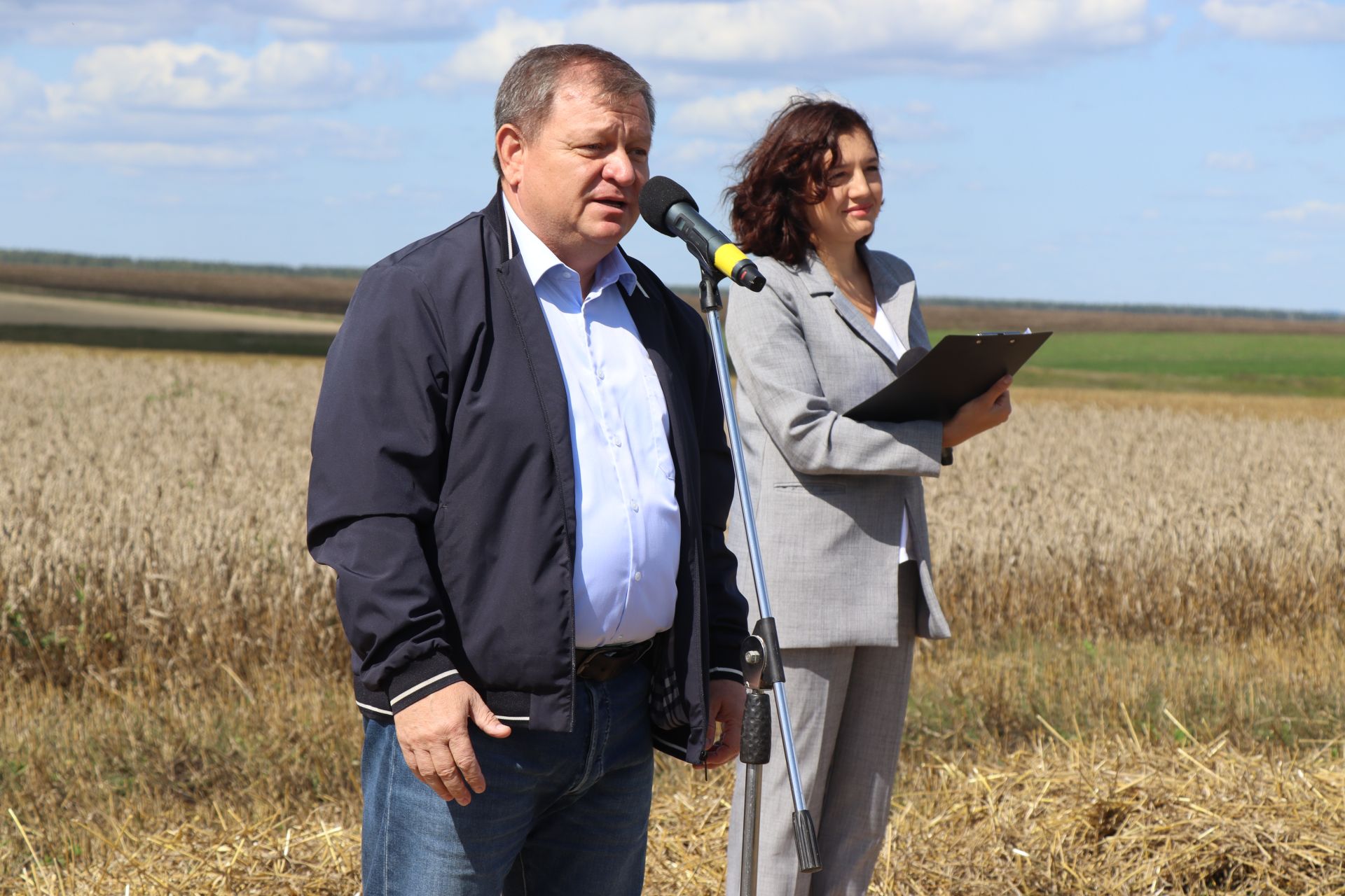 В Нурлатском районе наградили первого комбайнера-тысячника