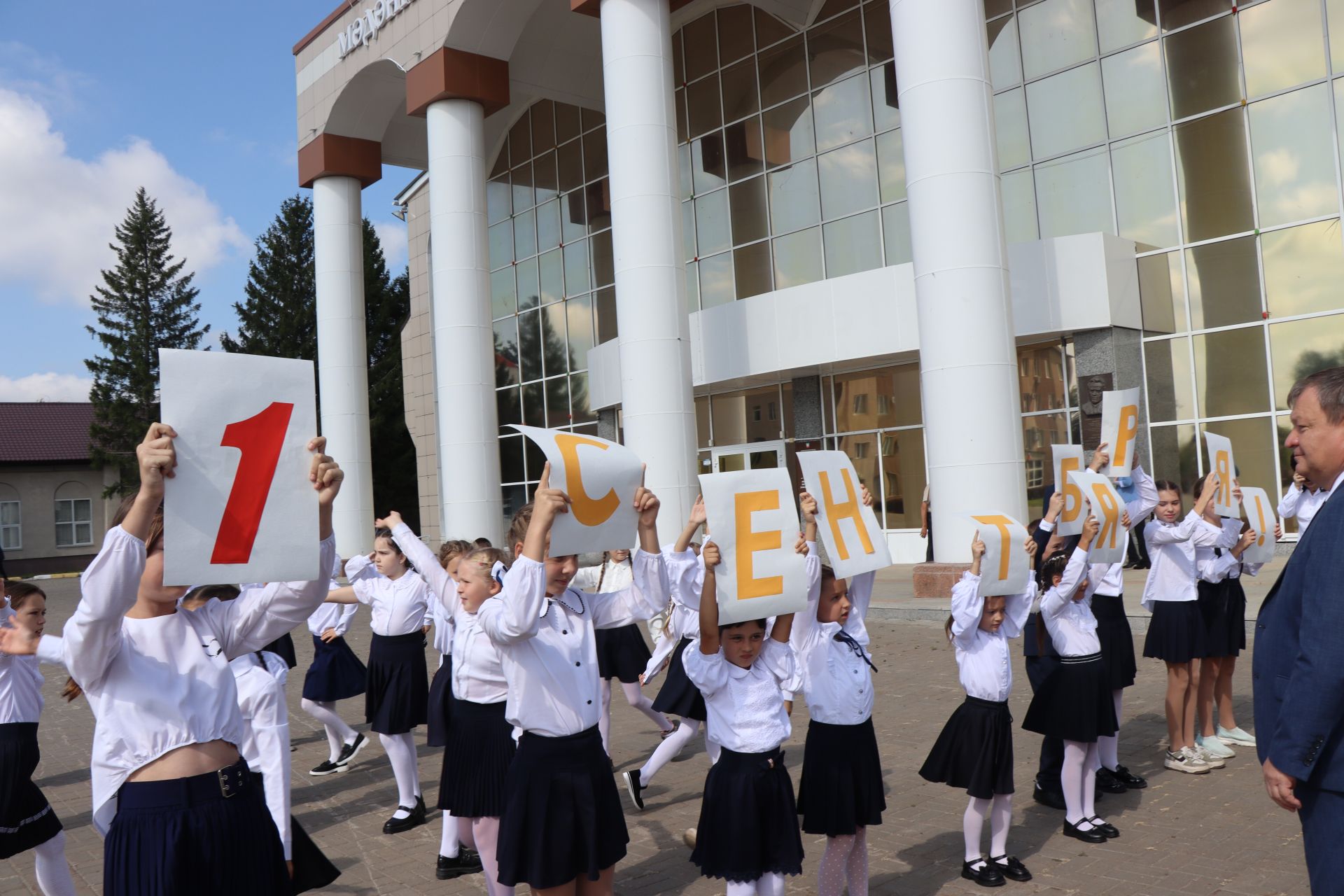 В рамках августовского совещания педагоги района представили тематические выставки