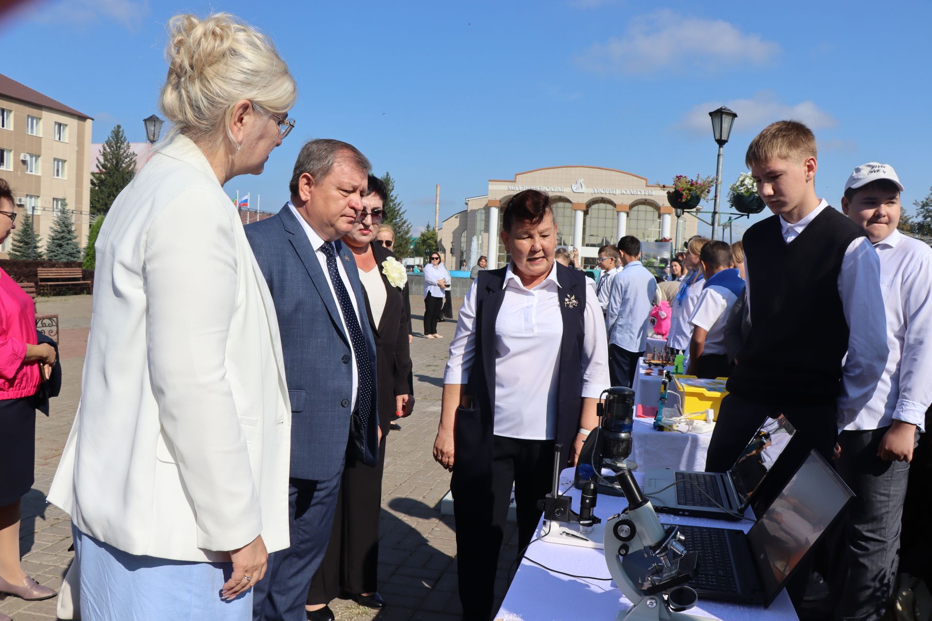 В рамках августовского совещания педагоги района представили тематические выставки