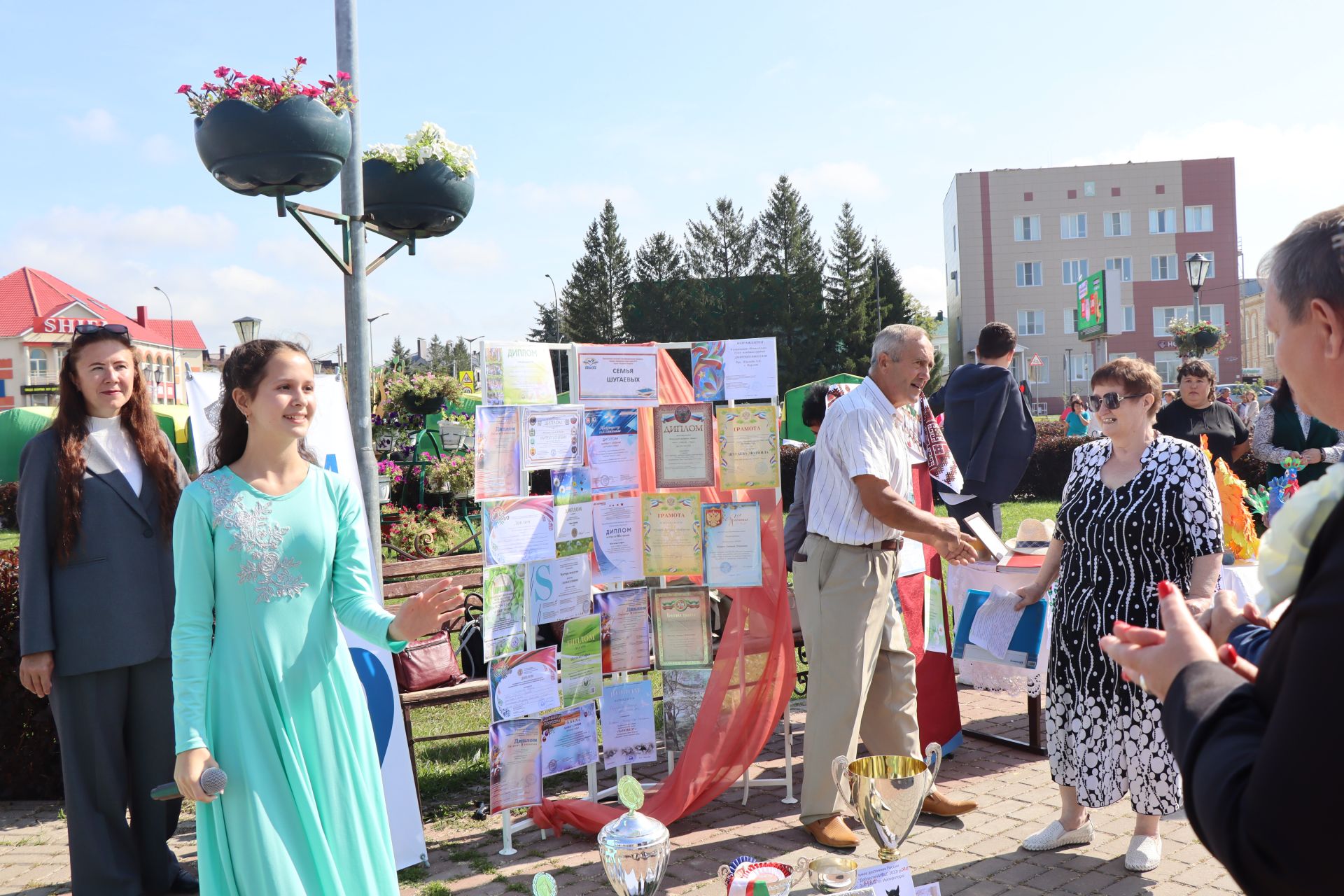 В рамках августовского совещания педагоги района представили тематические выставки