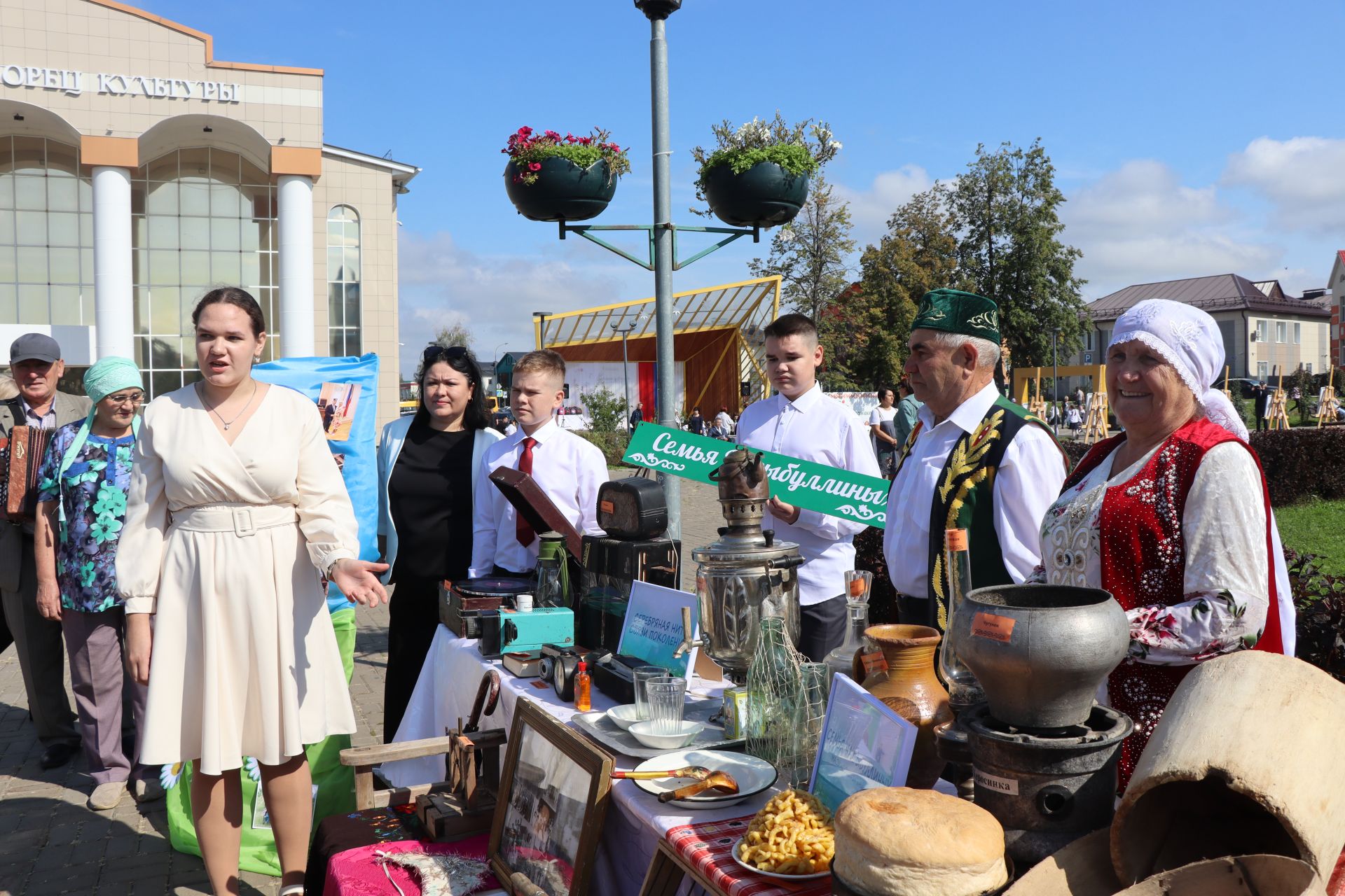 В рамках августовского совещания педагоги района представили тематические выставки