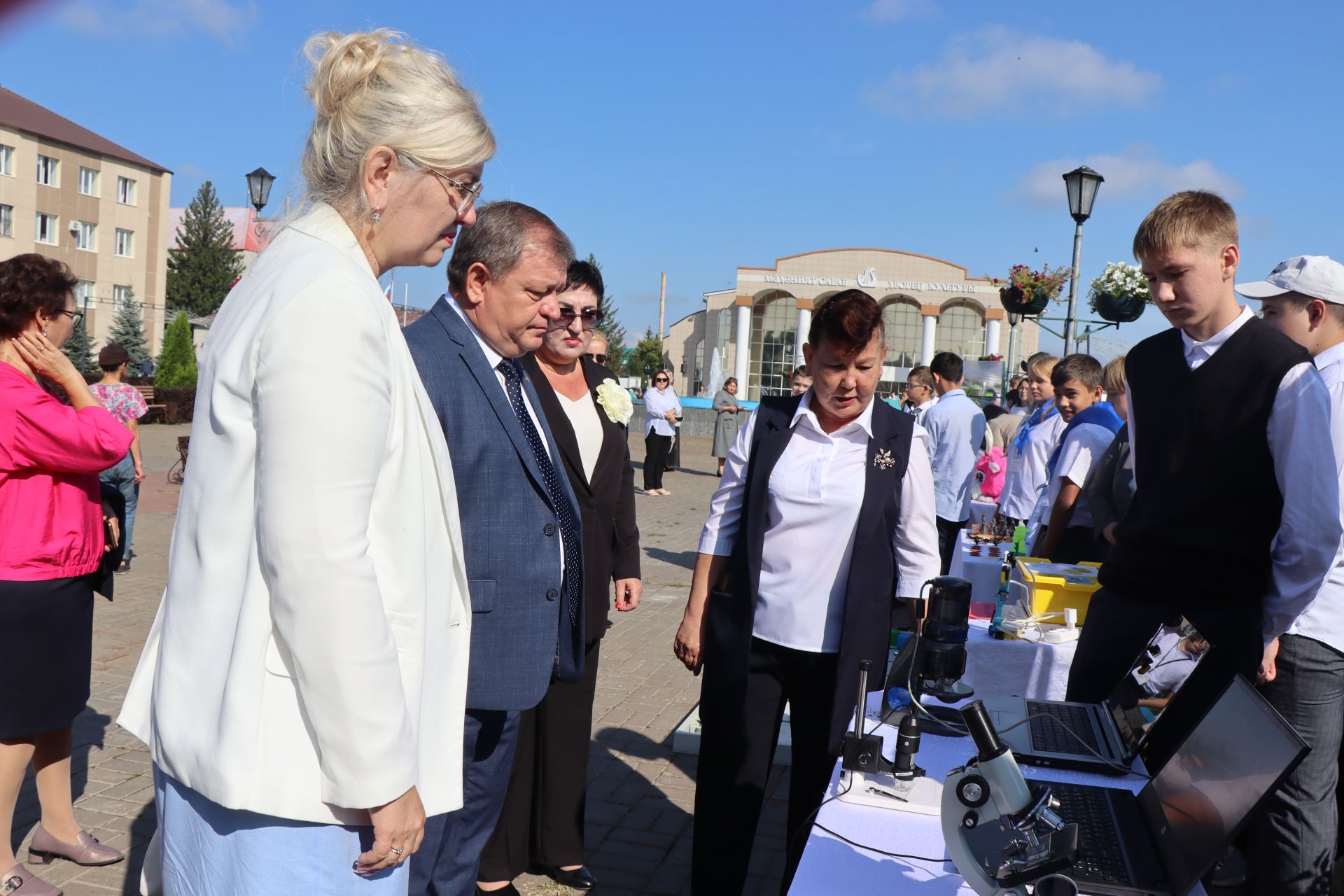 В рамках августовского совещания педагоги района представили тематические выставки