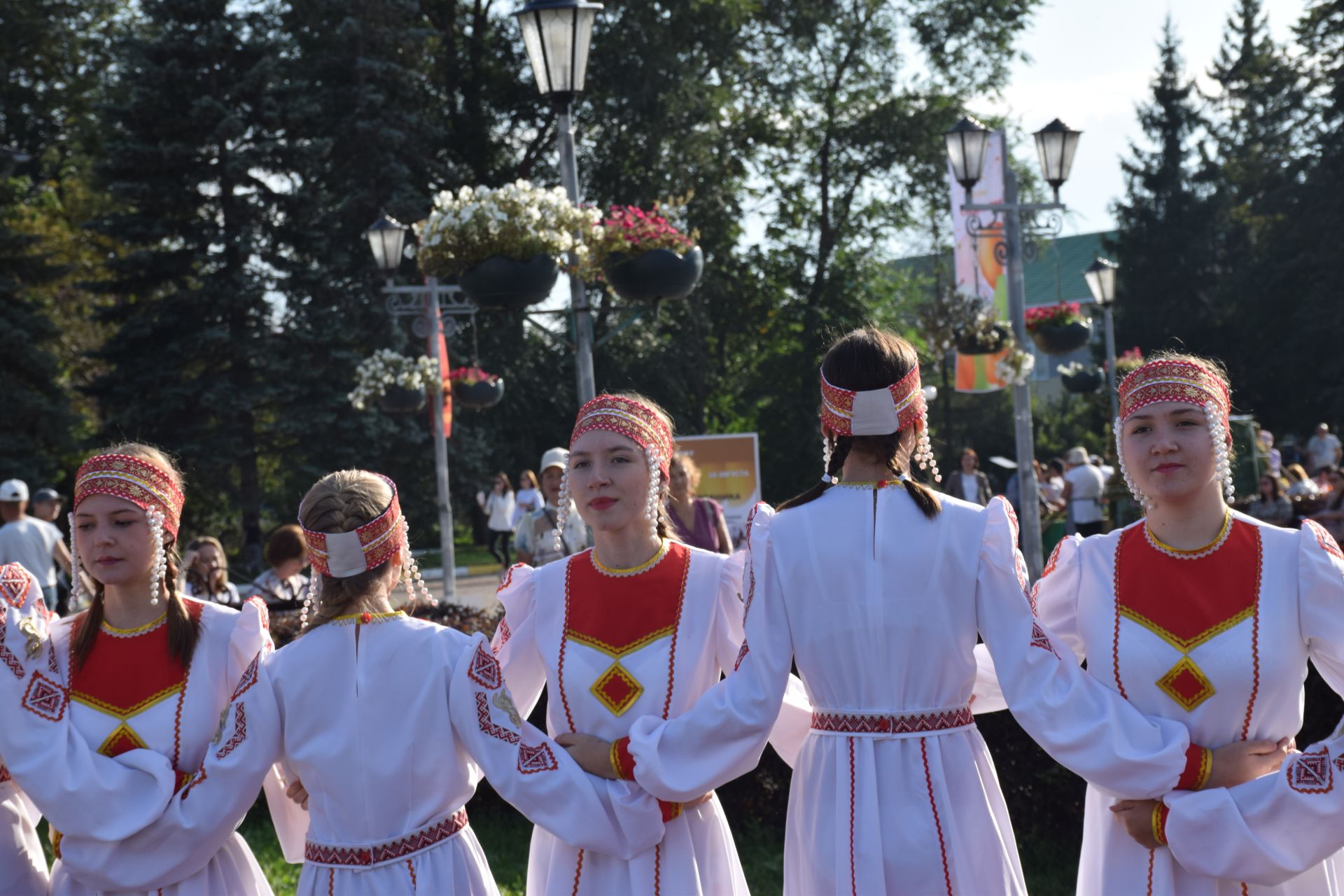 В Нурлате в День города прошел традиционный конкурс «Озын толым – длинная коса»