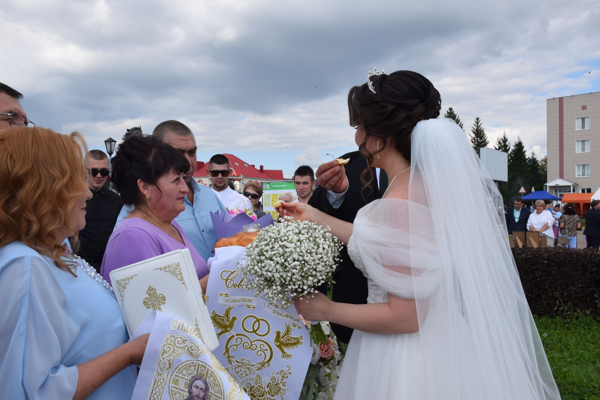 В Нурлате в День города сыграли свадьбу на центральной площади