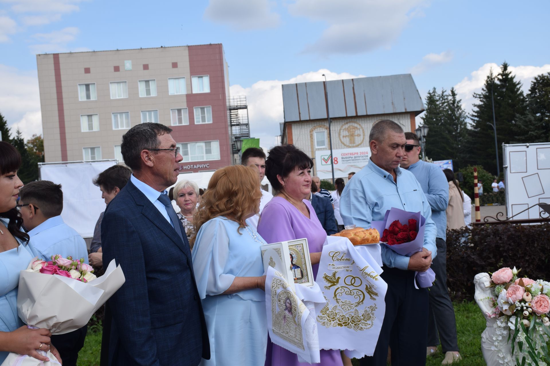 В Нурлате в День города сыграли свадьбу на центральной площади