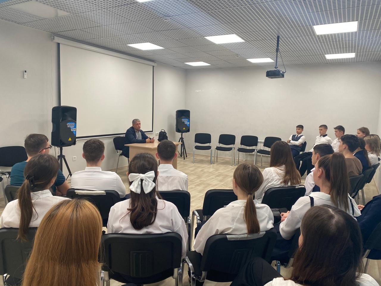 В Нурлатском клубе «Мирас» состоялась встреча врача-нарколога с подростками