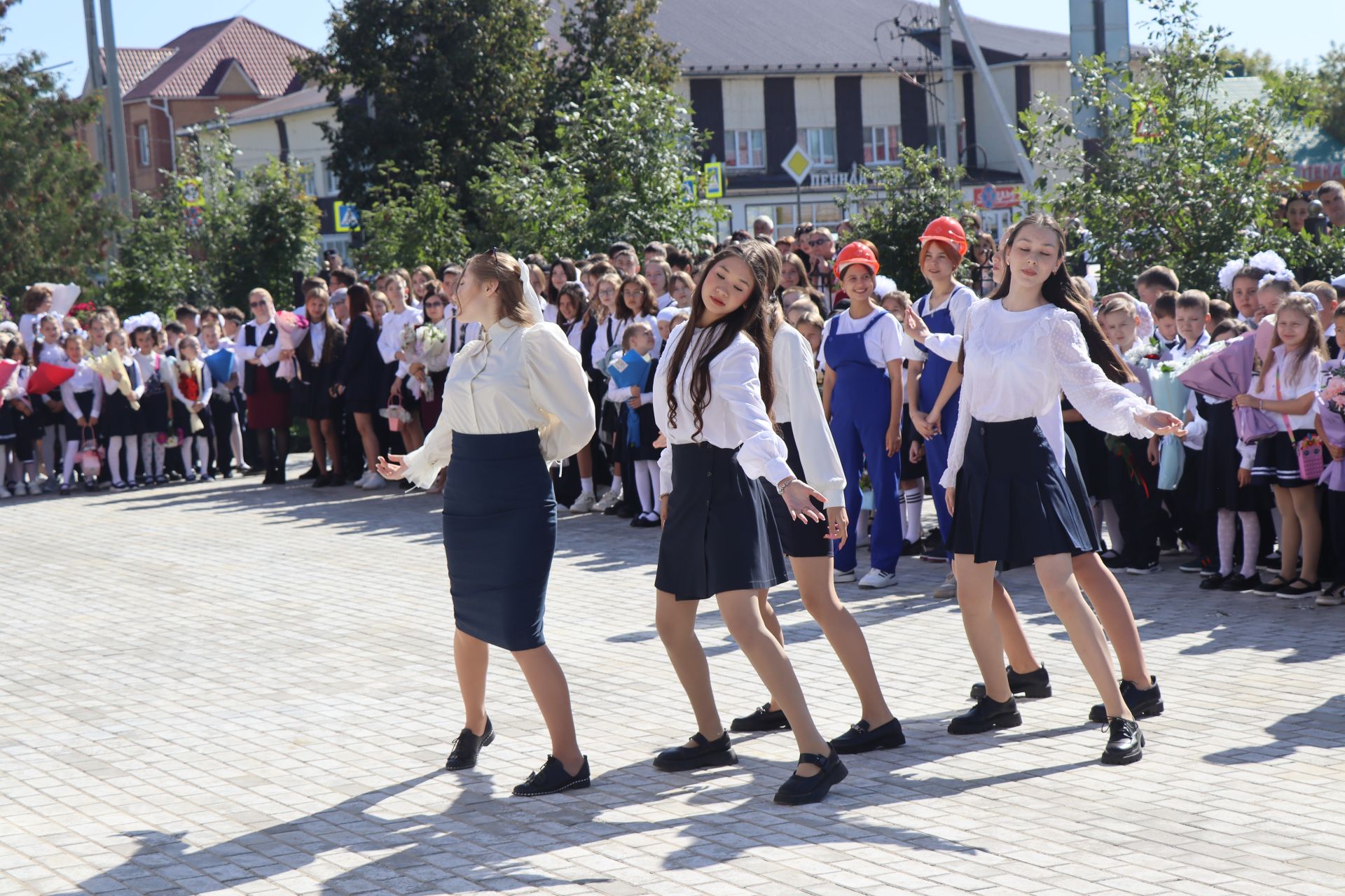 В Нурлате первый звонок для учеников школы №2 прозвенел в обновленных стенах