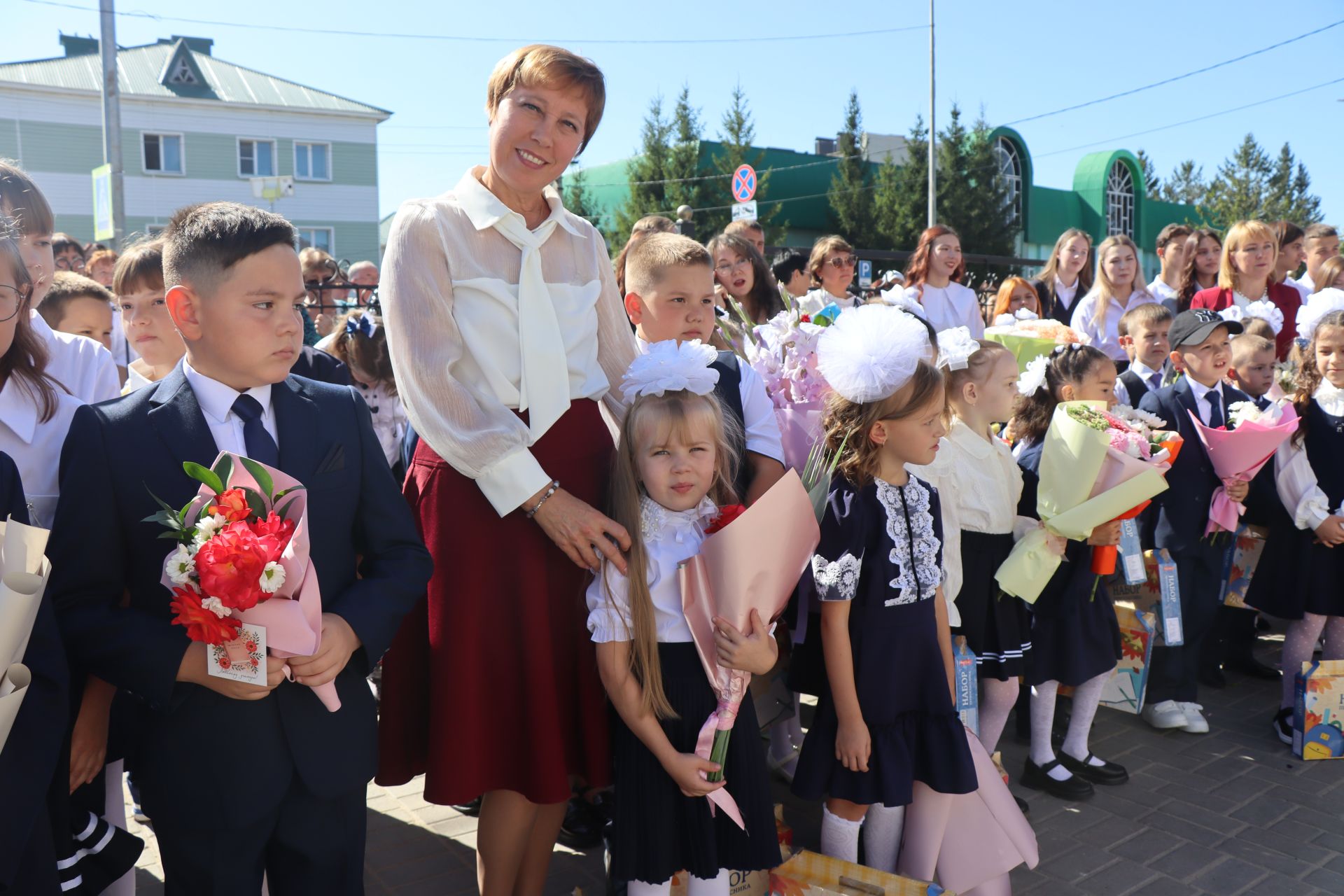 В Нурлате первый звонок для учеников школы №2 прозвенел в обновленных стенах