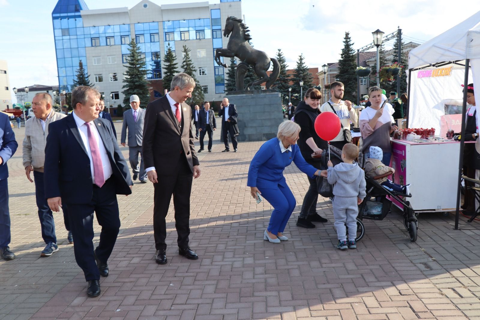 Нурлатцы отмечают День профсоюзов (фоторепортаж)