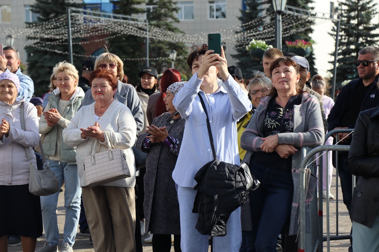 Нурлатцы отмечают День профсоюзов (фоторепортаж)