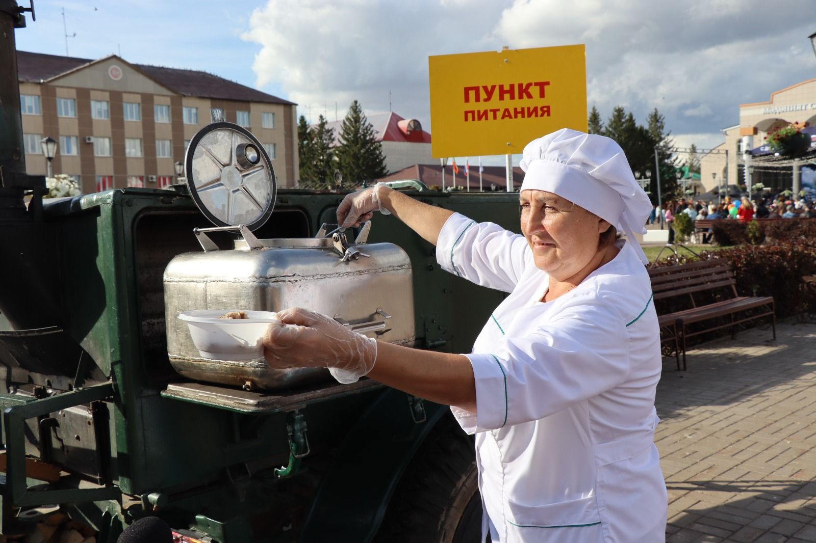 Нурлатцы отмечают День профсоюзов (фоторепортаж)