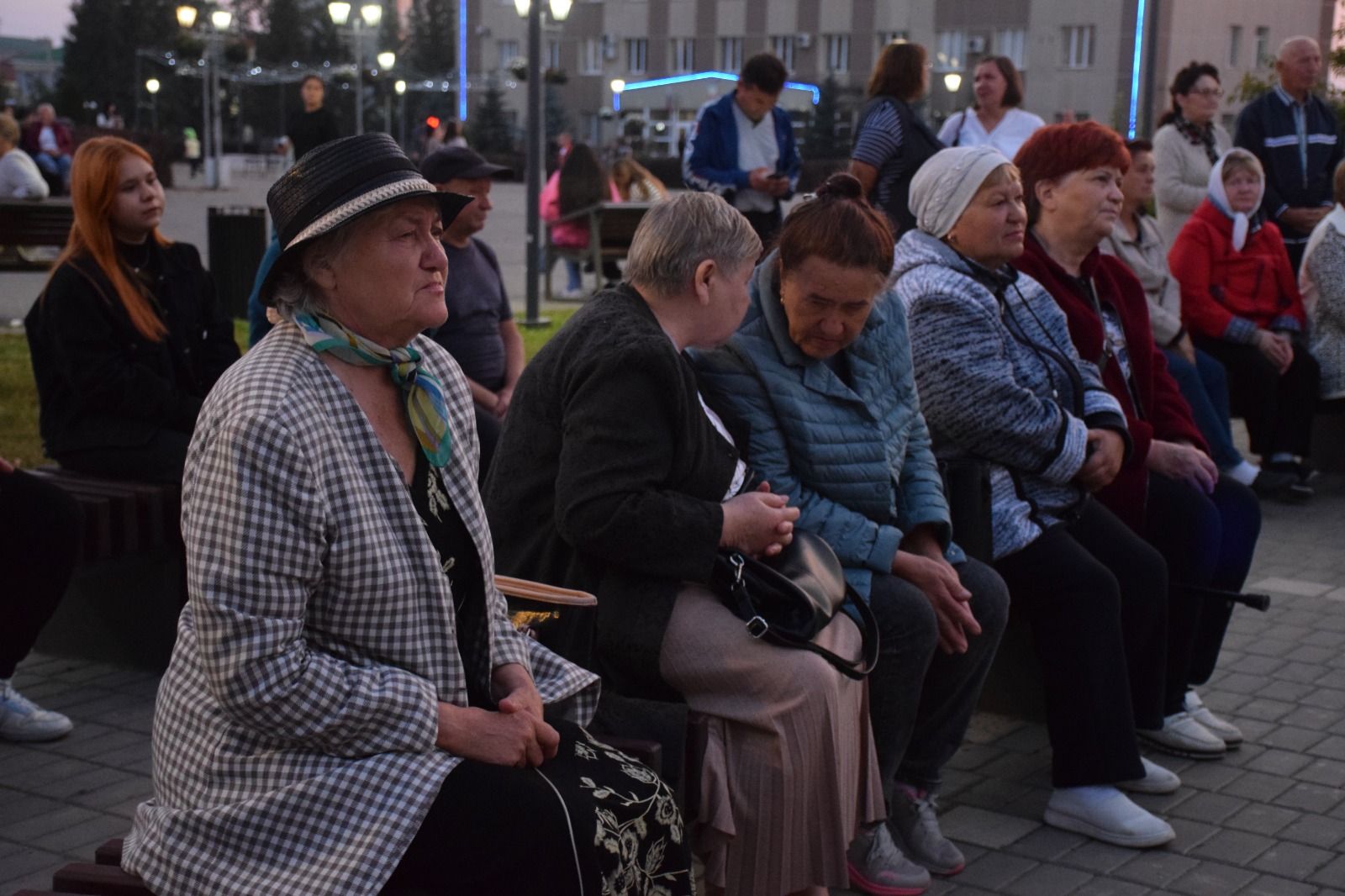 В Нурлате почетными гостями праздничного концерта стали бойцы СВО, их семьи и волонтеры