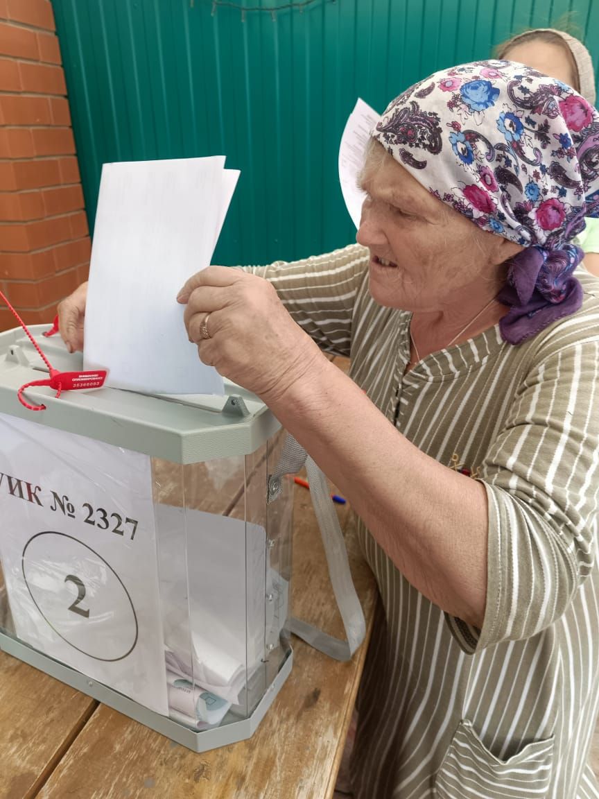 ТОС «Курмышский» города Нурлат: активно голосуют как молодые избиратели, так и долгожители