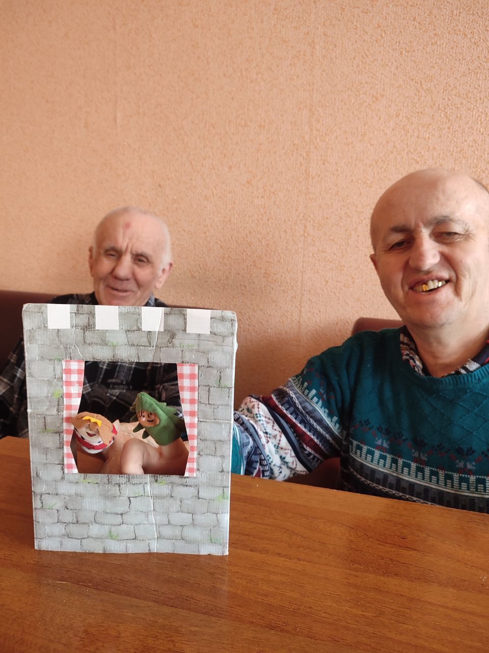 Жители Нурлатского дома-интерната примерили роли актеров кукольного театра