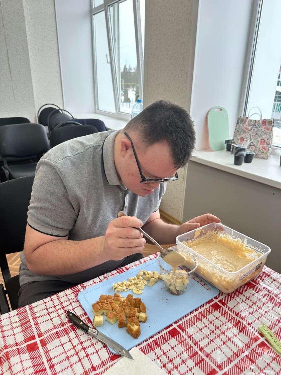 В группе дневного пребывания центра «Гармония» прошел кулинарный мастер-класс