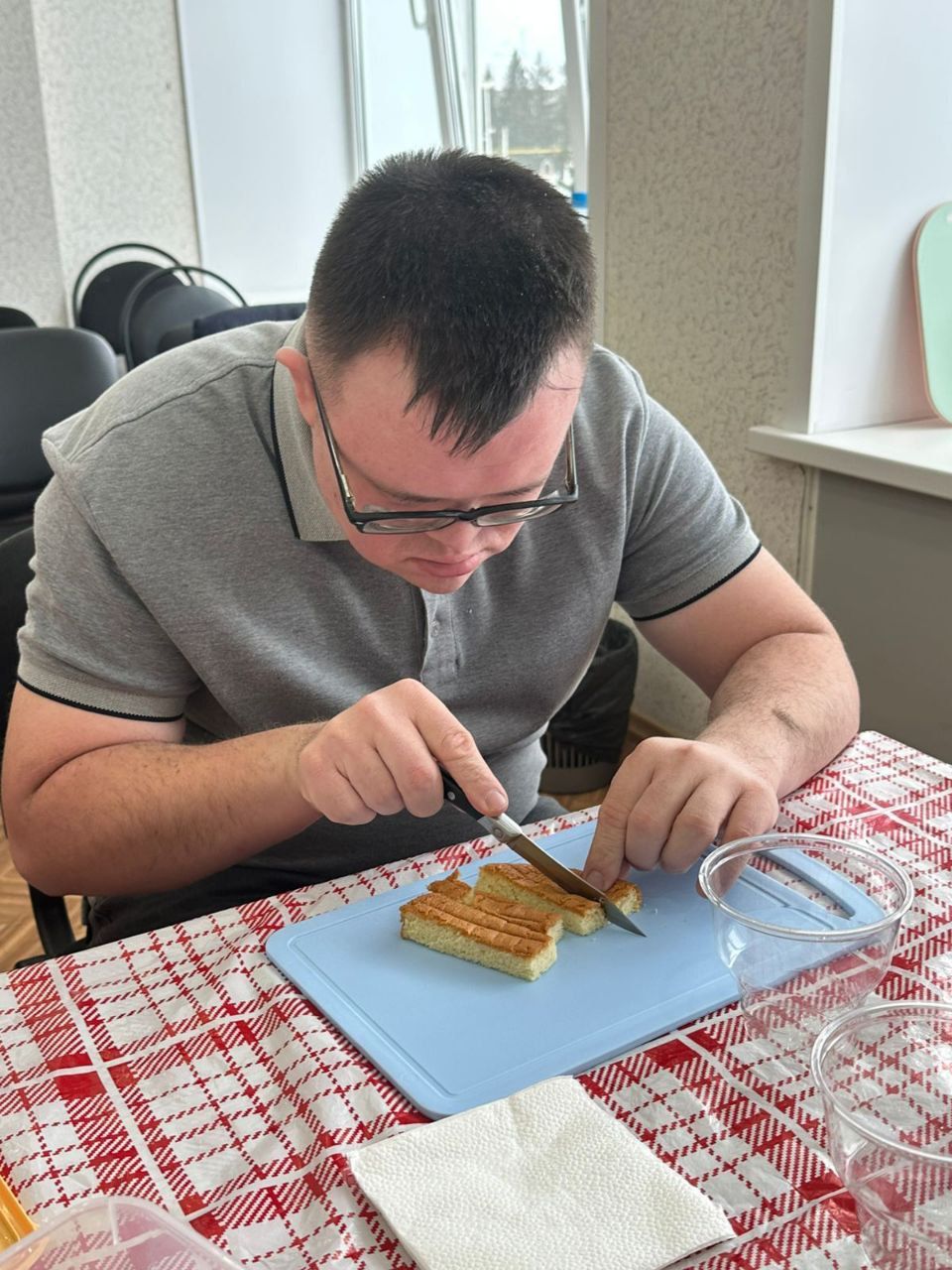 В группе дневного пребывания центра «Гармония» прошел кулинарный мастер-класс