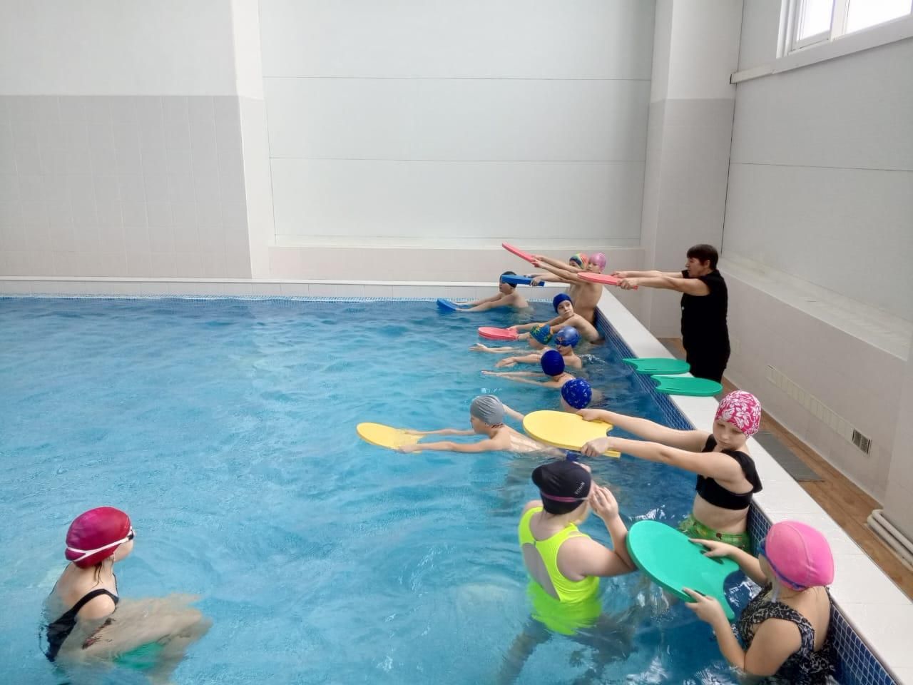 Нурлатские школьники учатся плавать