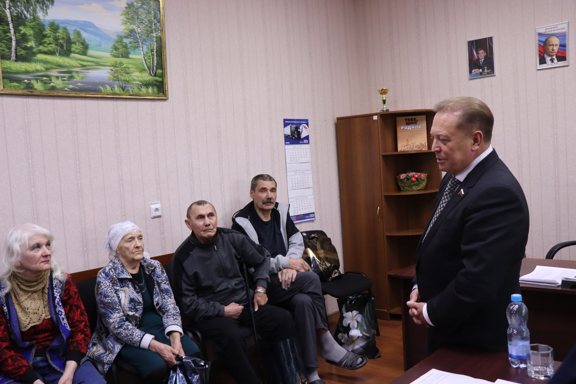 Айдар Метшин и Дамир Ишкинеев посетили Нурлатский дом-интернат для престарелых и инвалидов