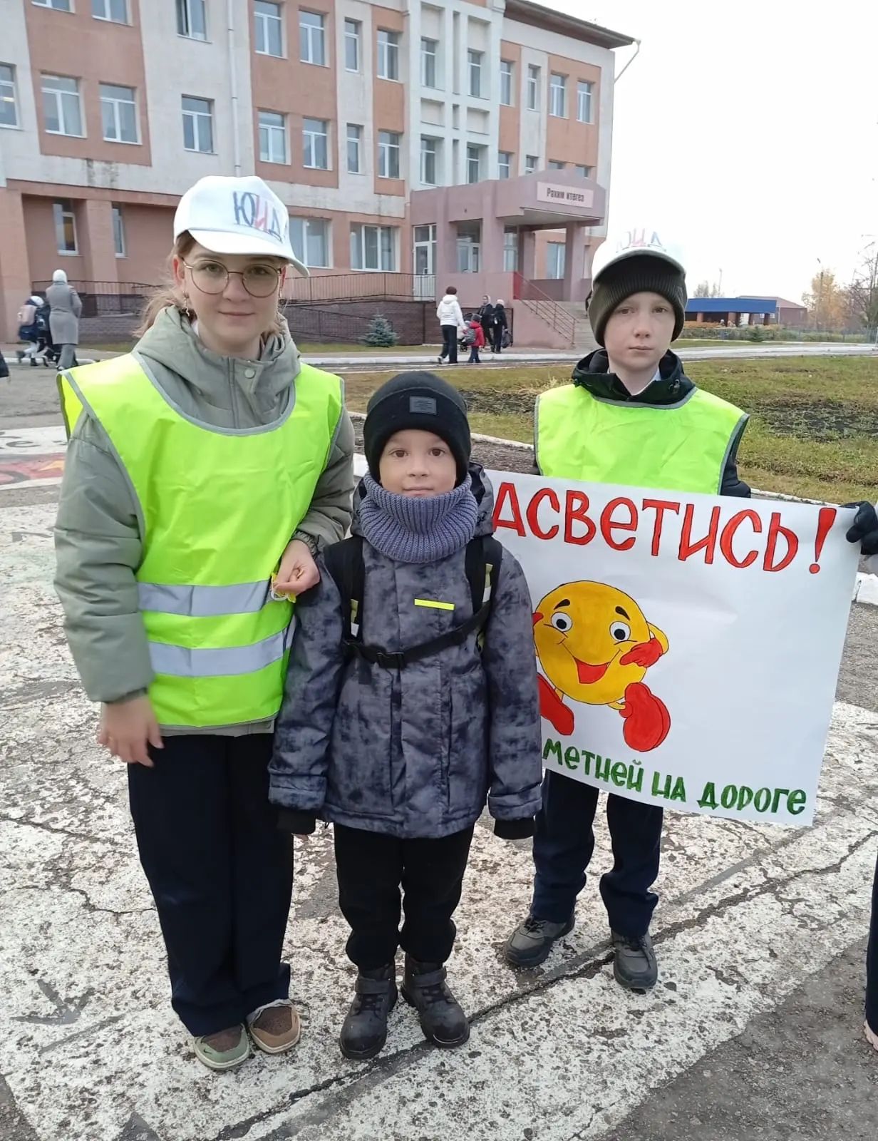 ЮИД Нурлатской гимназии помогли школе «засветиться» в рамках акции по безопасности на дорогах