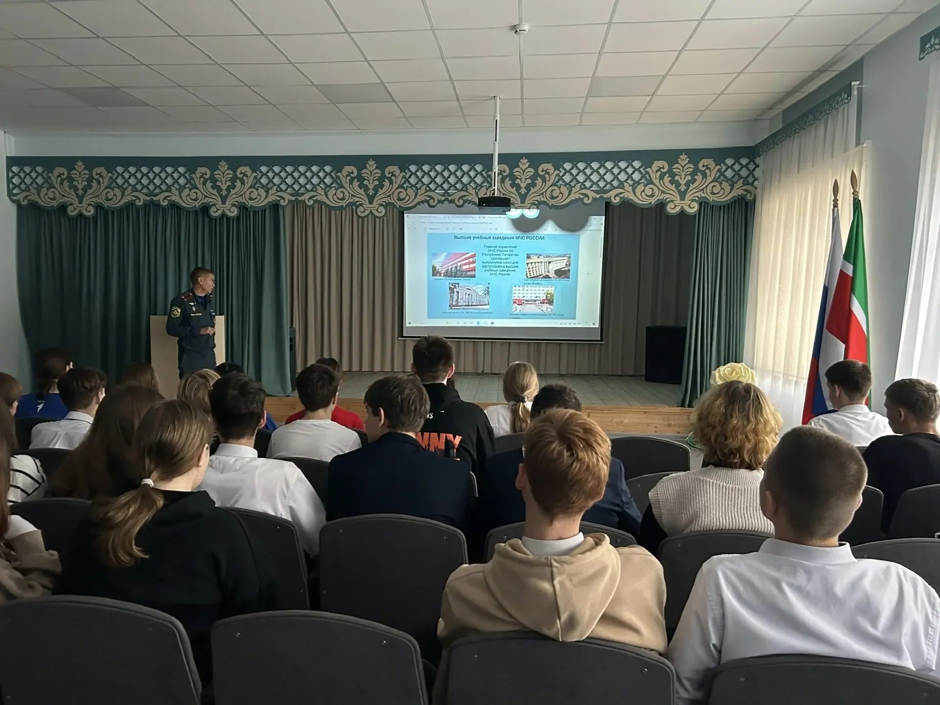 В Мамыковской школе прошла профориентационная встреча с представителем МЧС