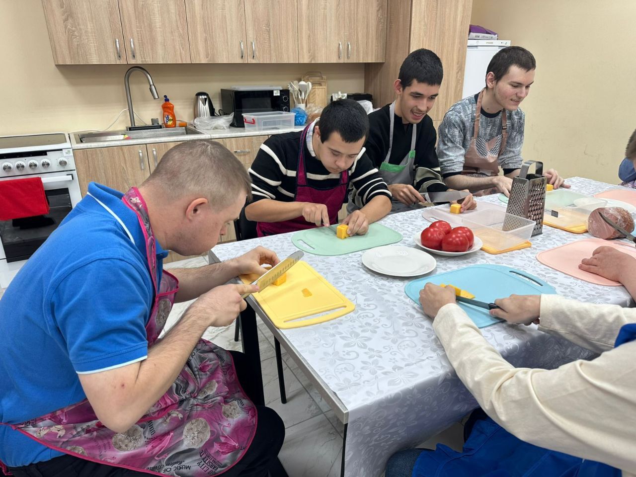В «Гармонии» прошел вкусный урок: от простых ингредиентов до горячего бутерброда