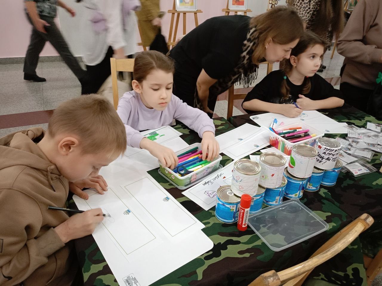 Нурлатские дети создали душевные подарки для бойцов СВО