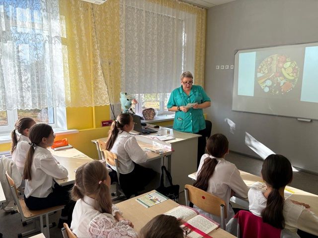 В школе №1 Нурлата прошел классный час о здоровом питании