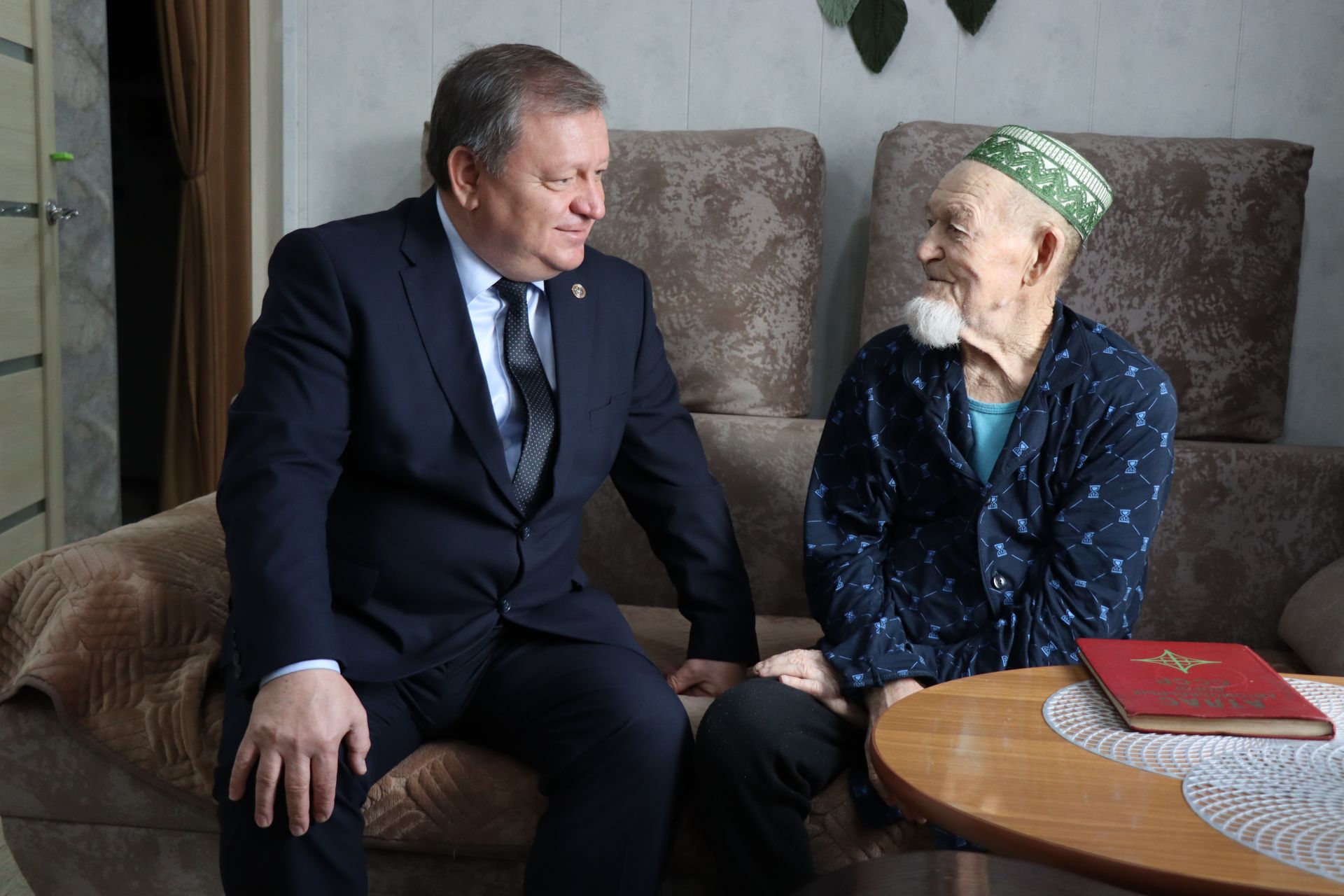 Ветеран из Нурлатского района получил подарок от Раиса Татарстана