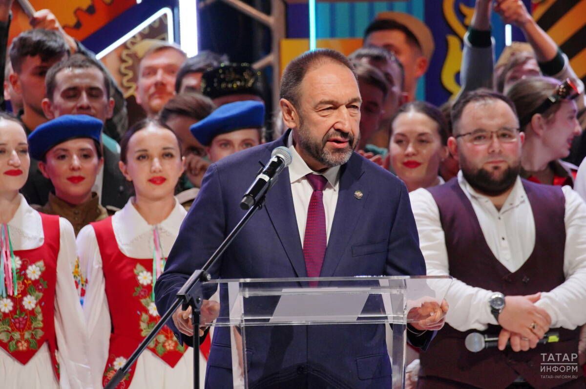 Песошин вручил Гран-при фестиваля «Безнен заман» в «Пирамиде»