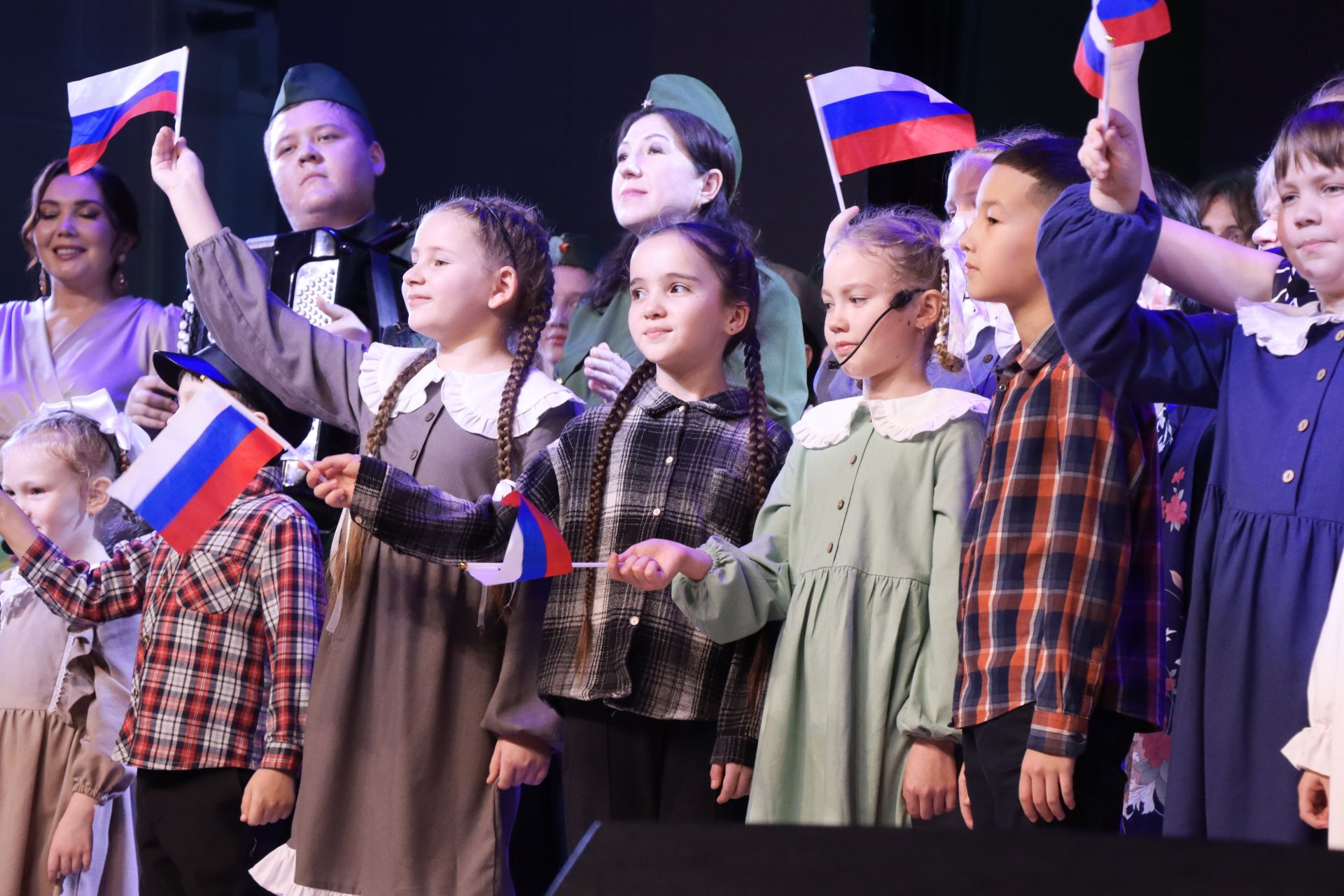 Патриотический концерт нурлатских артистов в Черемшане прошел с аншлагом