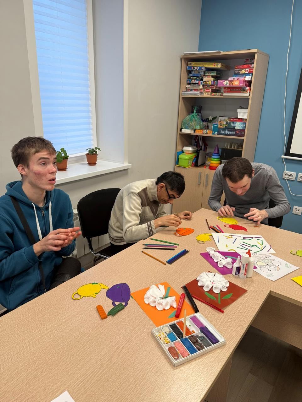 В подростковом клубе «Мирас» прошел творческий мастер-класс для особенных подростков