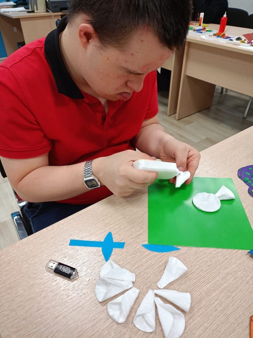 В подростковом клубе «Мирас» прошел творческий мастер-класс для особенных подростков