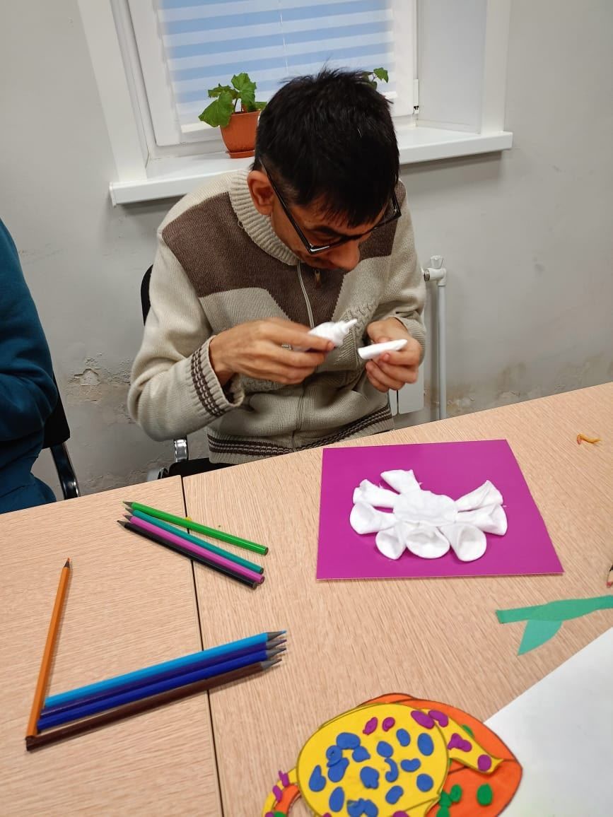 В подростковом клубе «Мирас» прошел творческий мастер-класс для особенных подростков