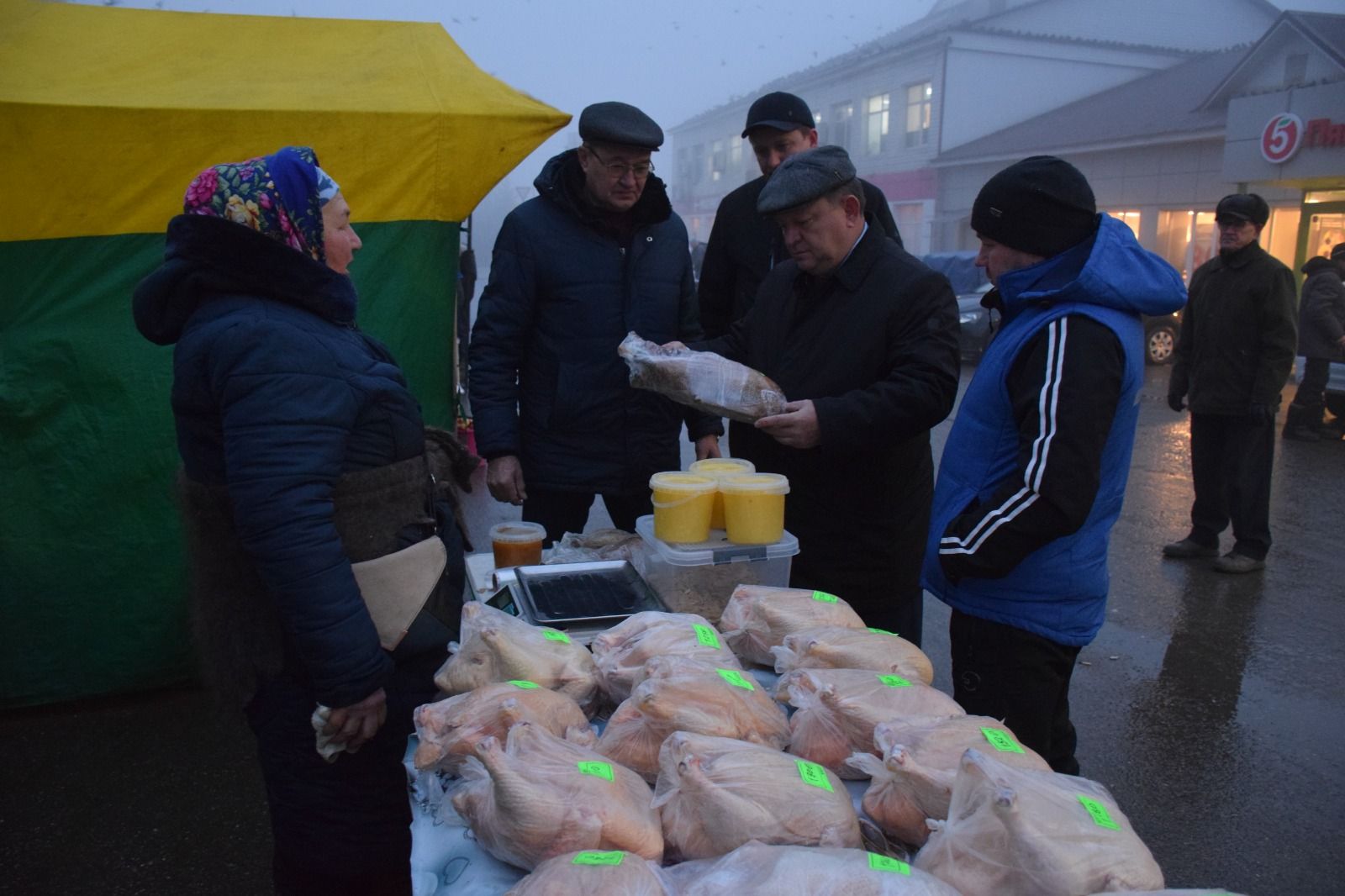 В Нурлате ярмарка началась с раннего утра